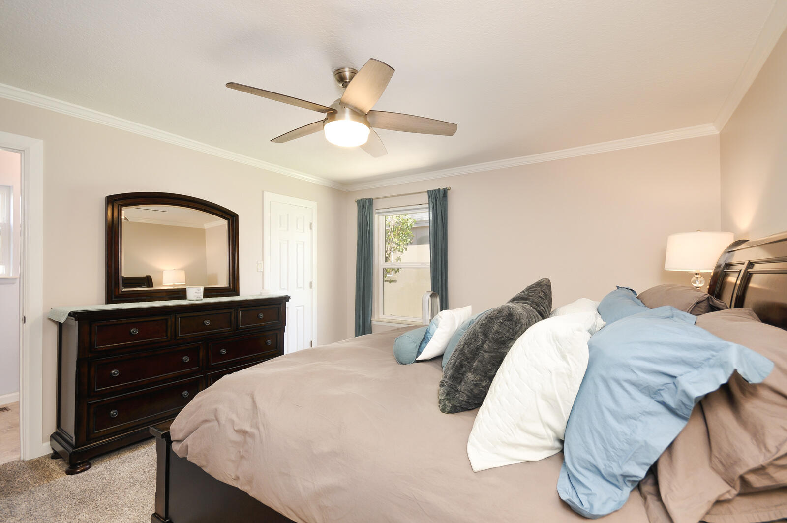 4104 Camino De La Sierra NE