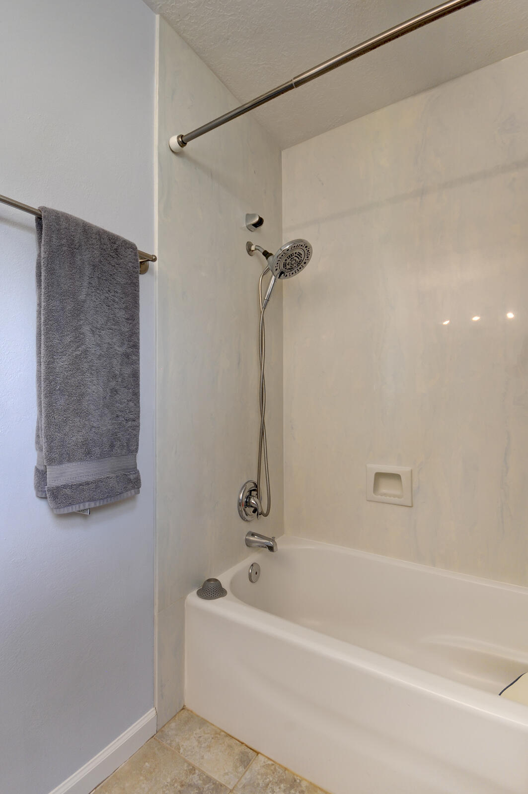 4104 Camino De La Sierra NE