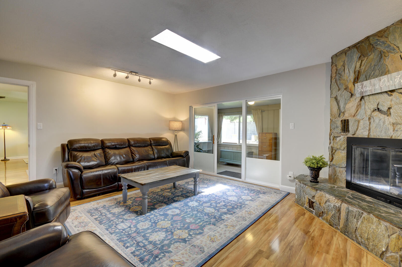 4104 Camino De La Sierra NE