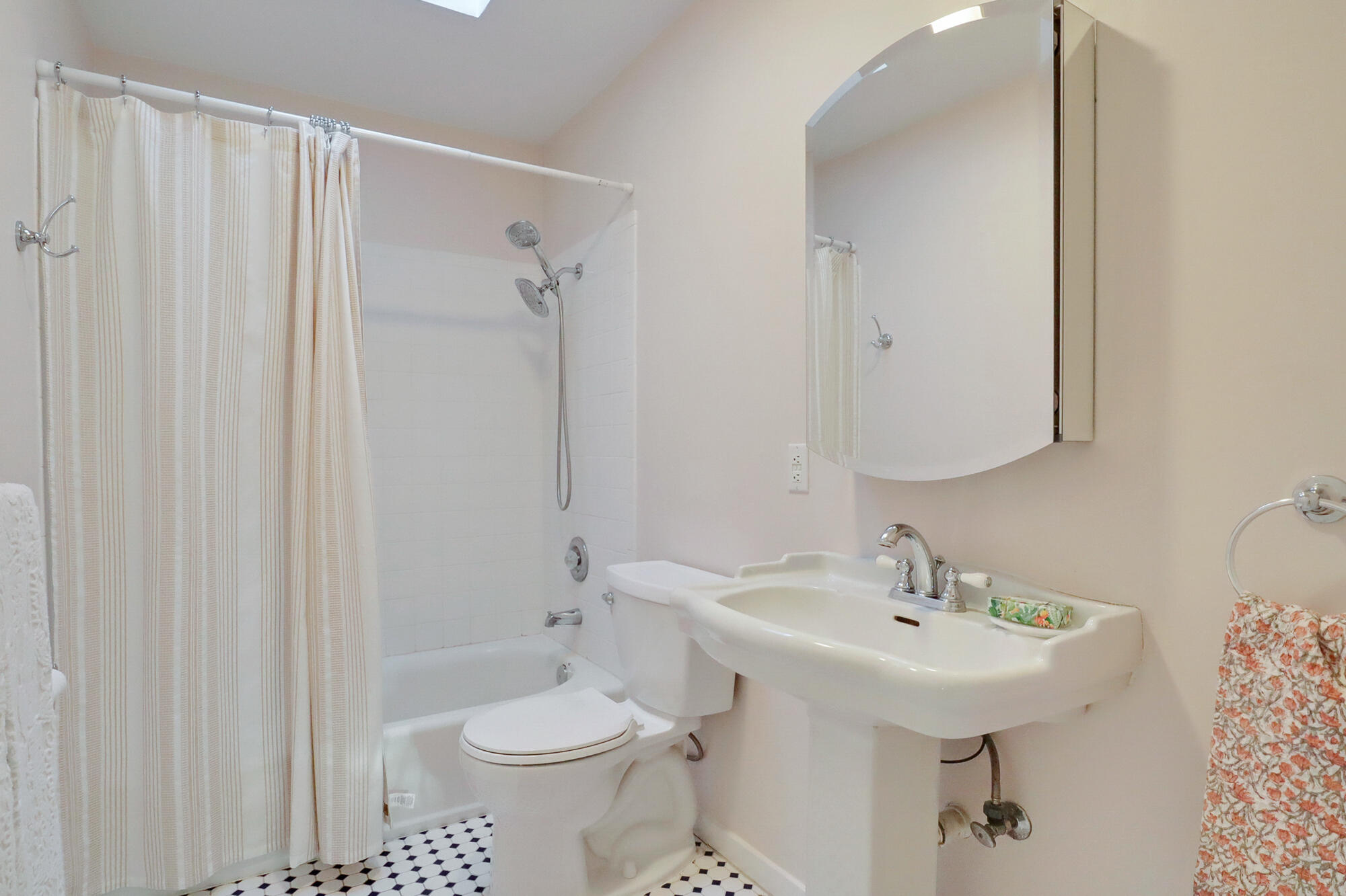 213 Solano Drive SE