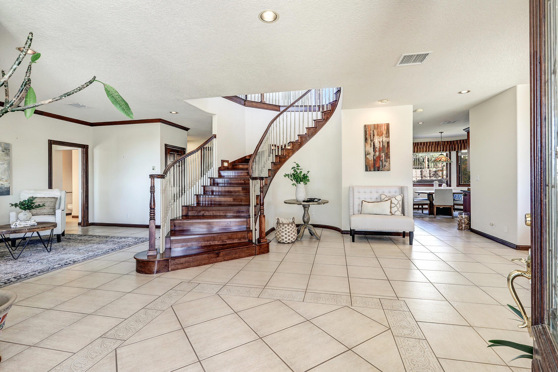 11001 San Antonio Drive NE