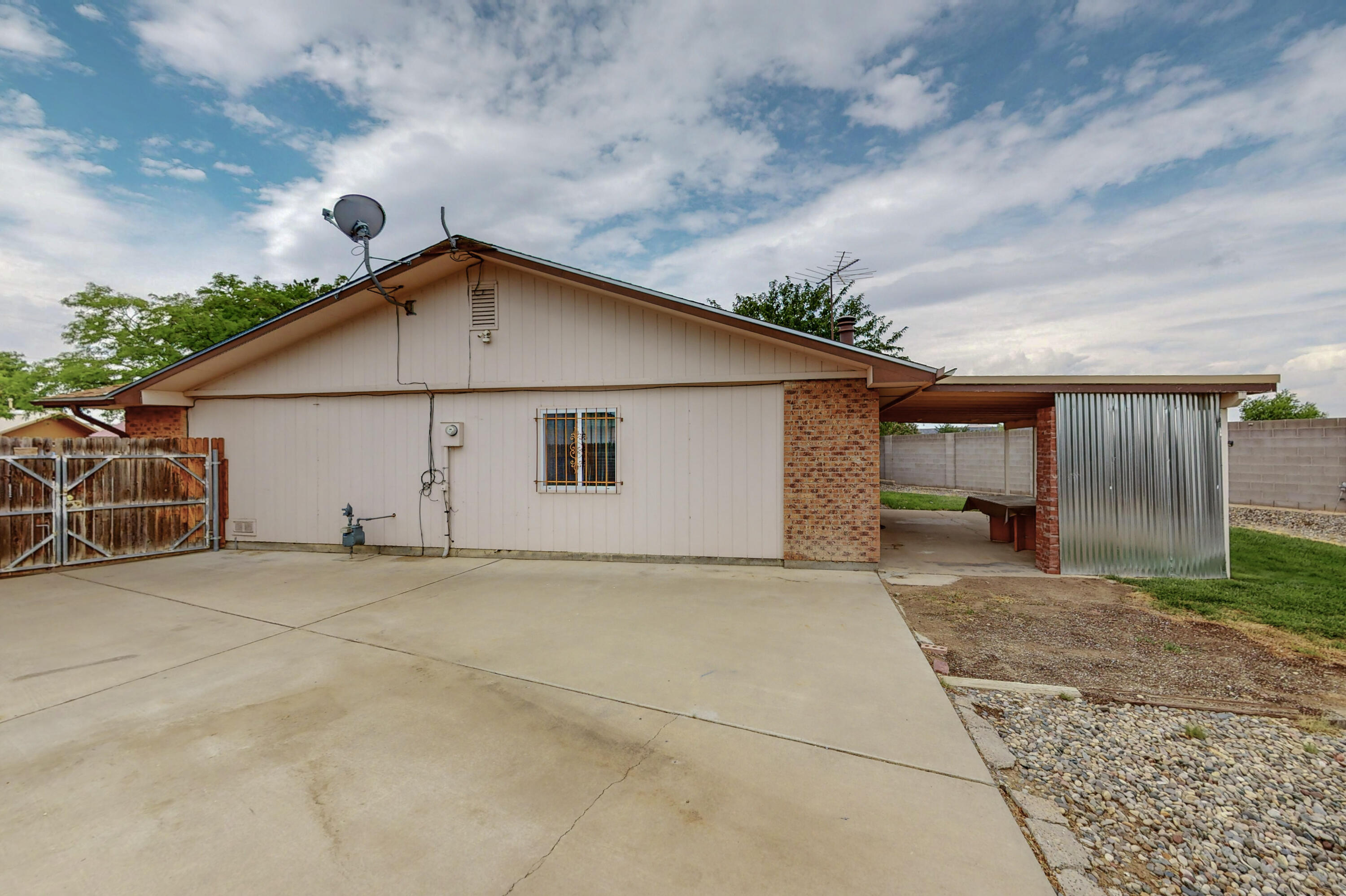 2716 Llano Encantado NW