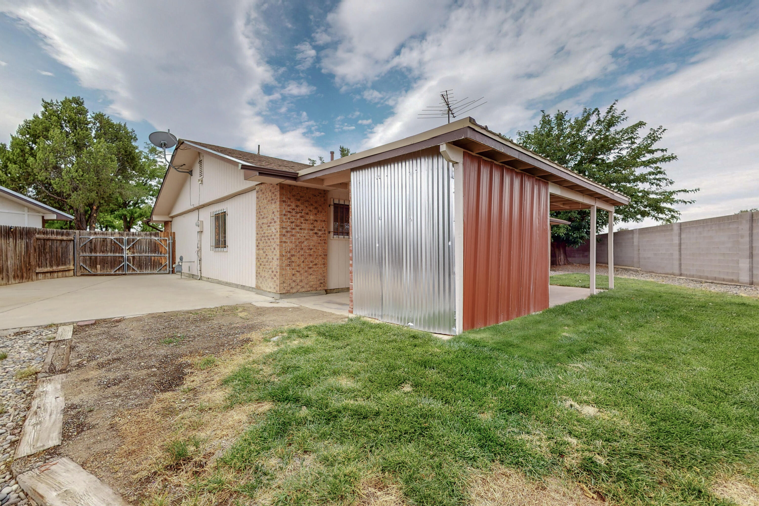 2716 Llano Encantado NW