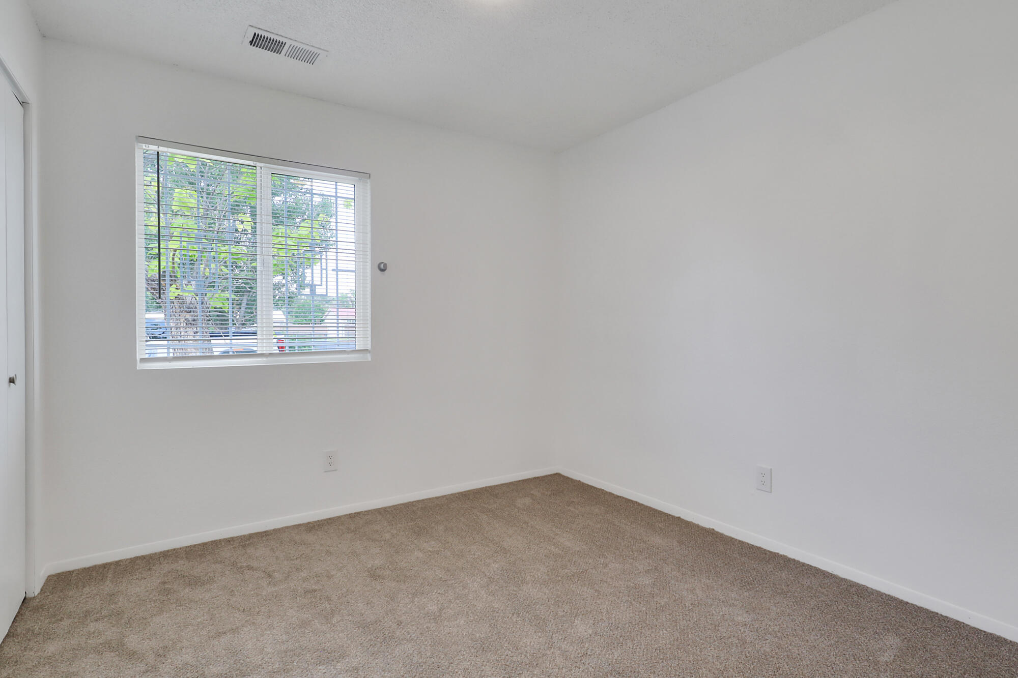 4800 W Lea Drive SW