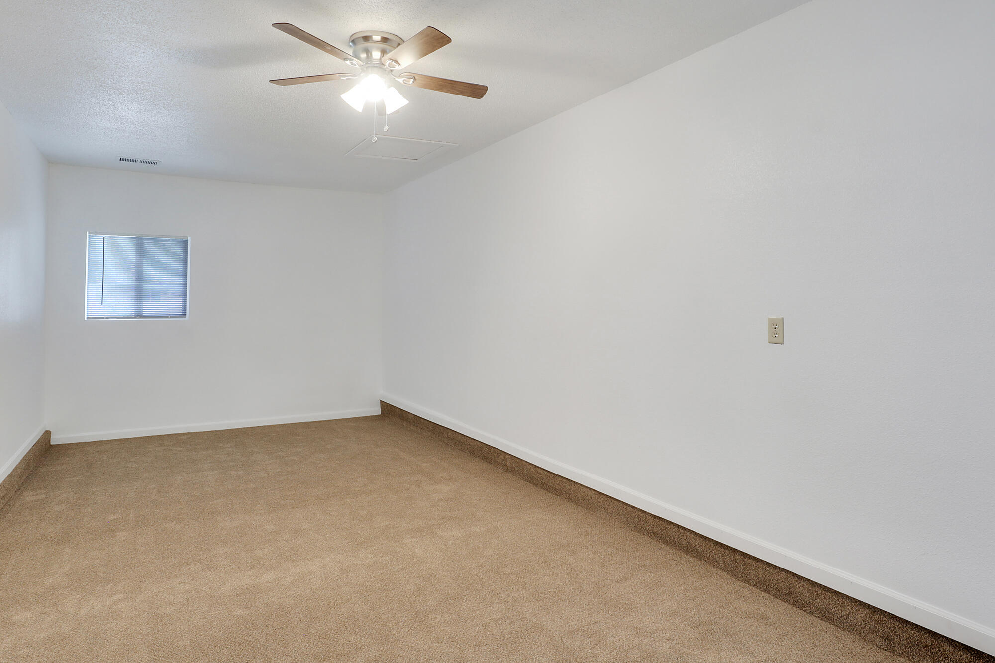 4800 W Lea Drive SW