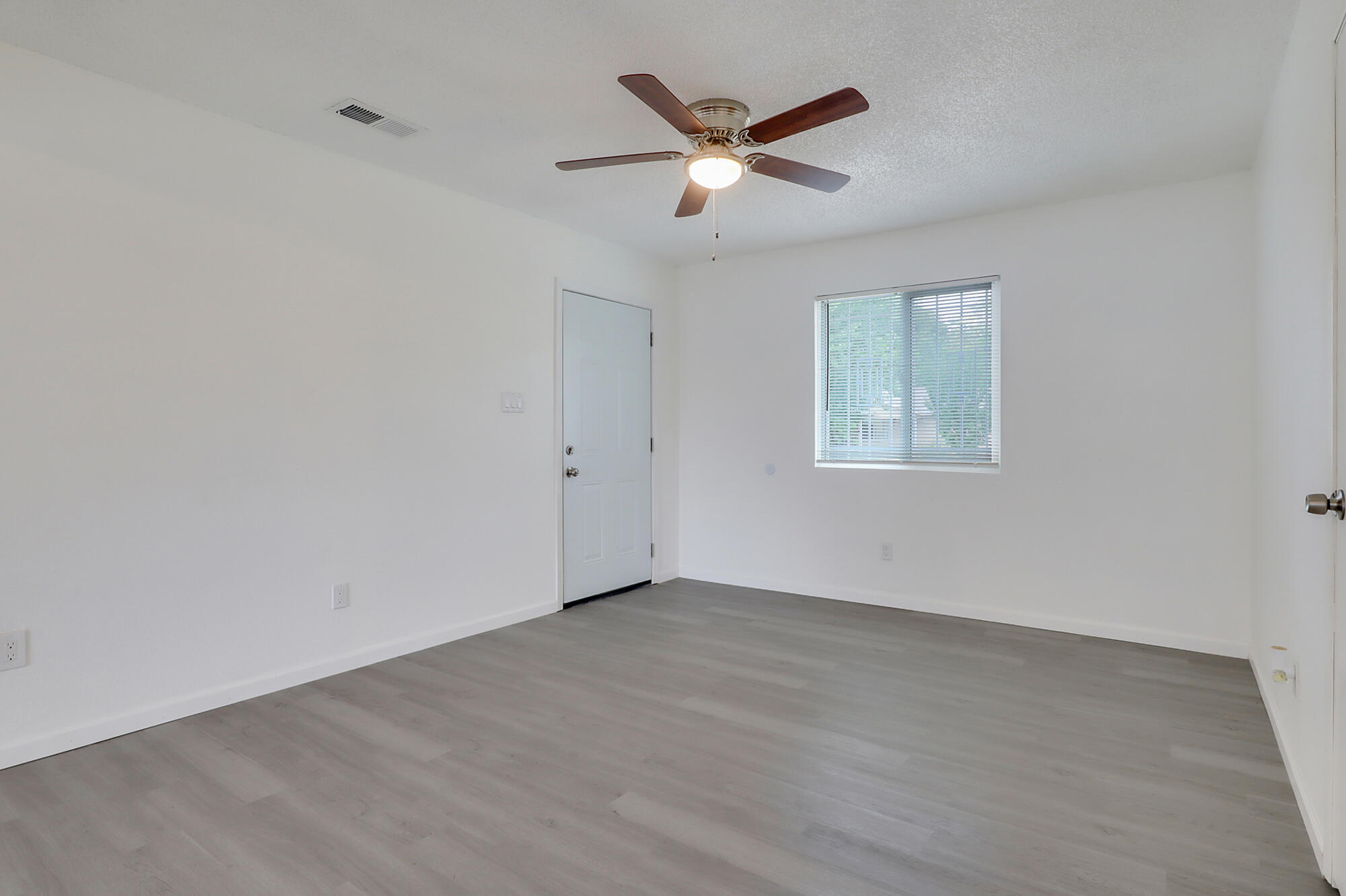 4800 W Lea Drive SW
