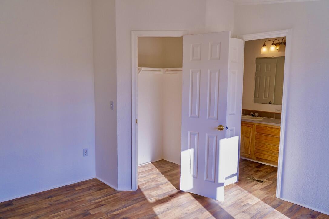 1117 Kent Road NE