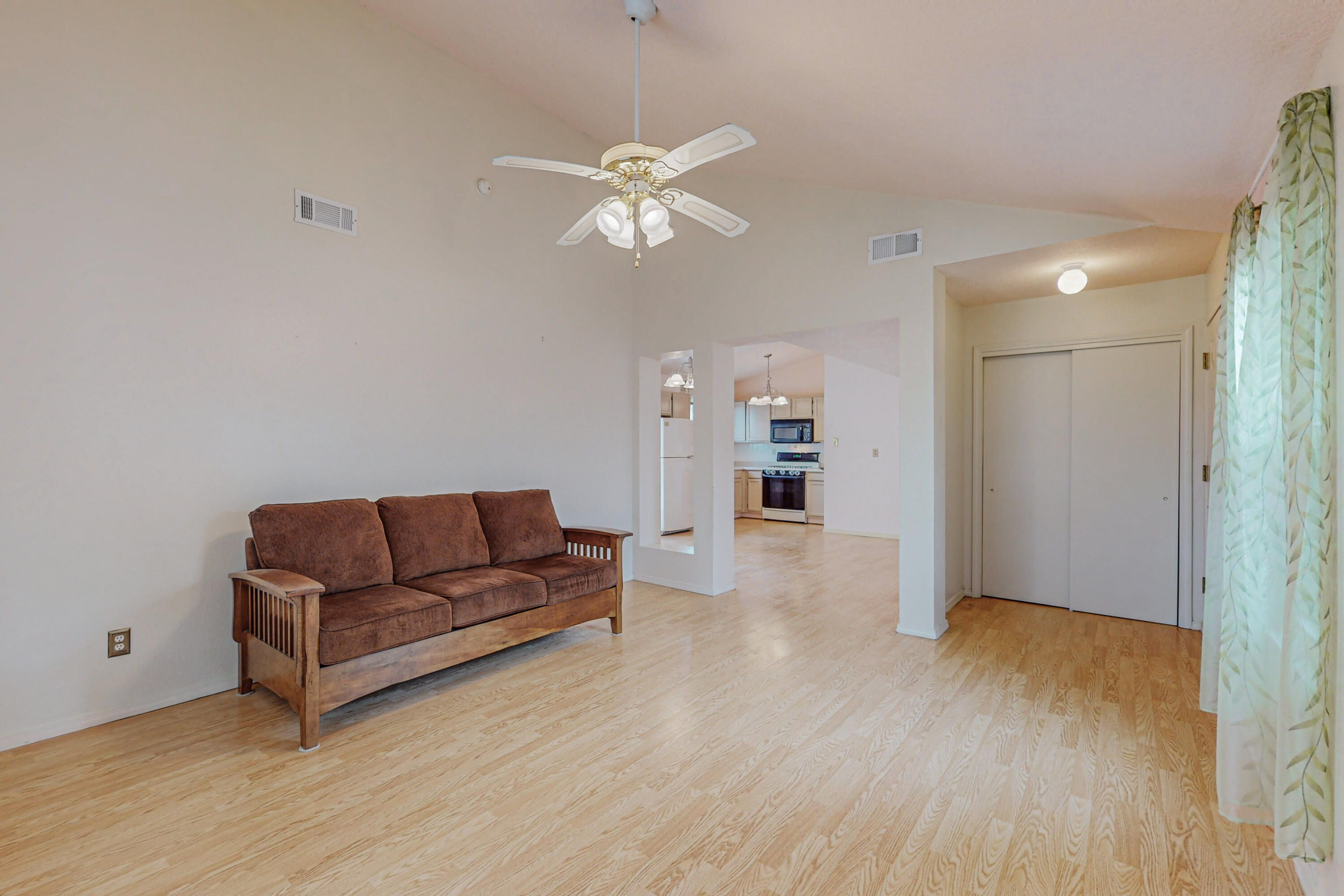1074 Pandora Drive SW