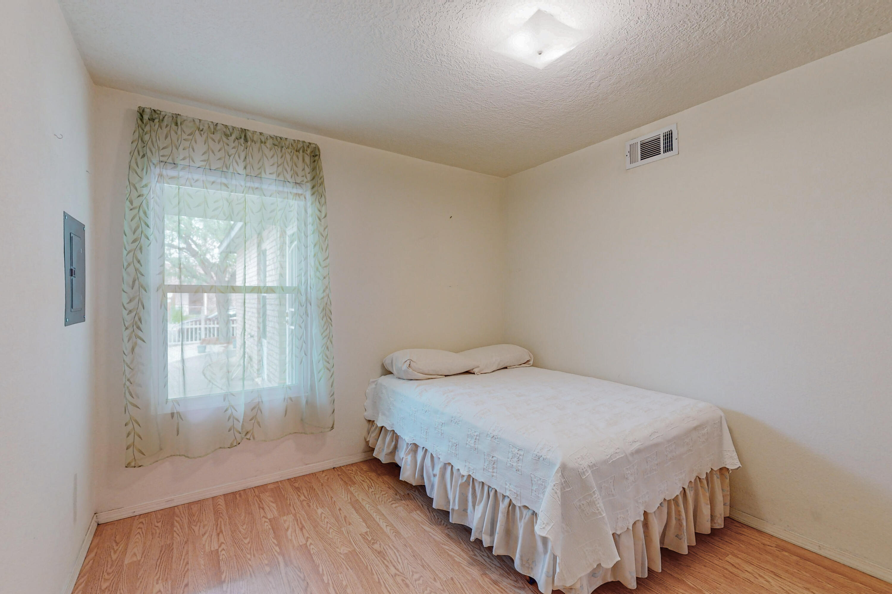 1074 Pandora Drive SW