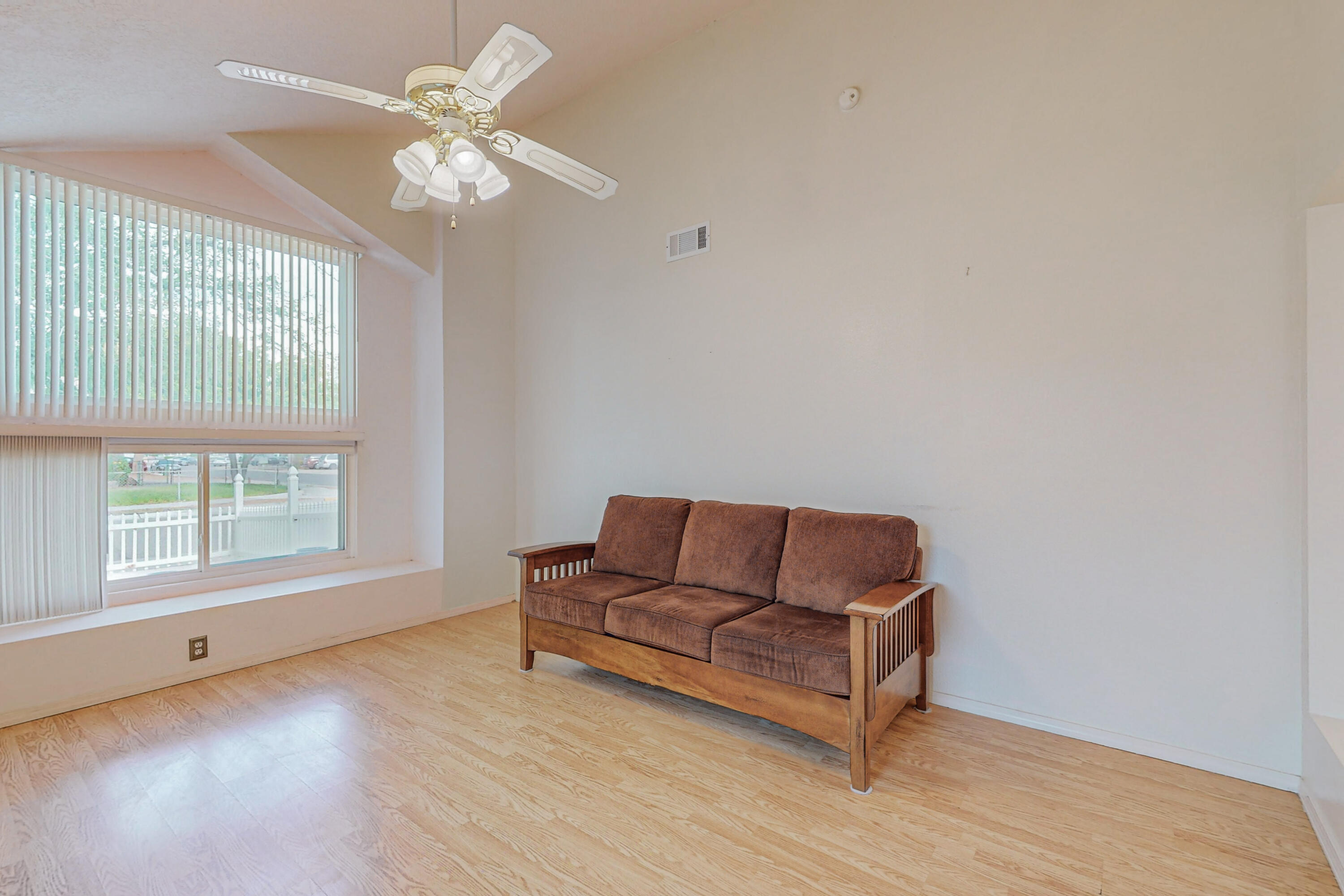 1074 Pandora Drive SW