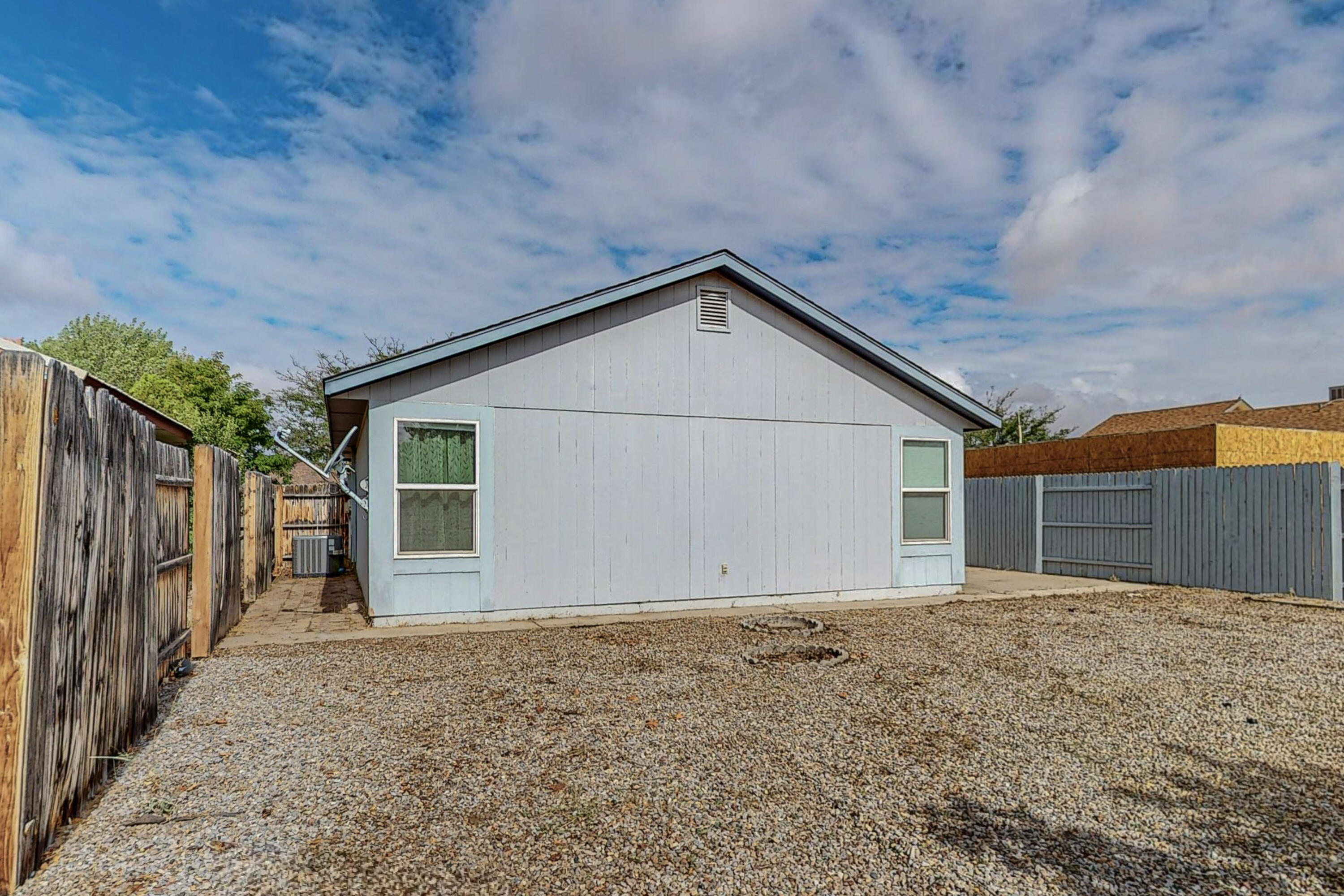 1074 Pandora Drive SW