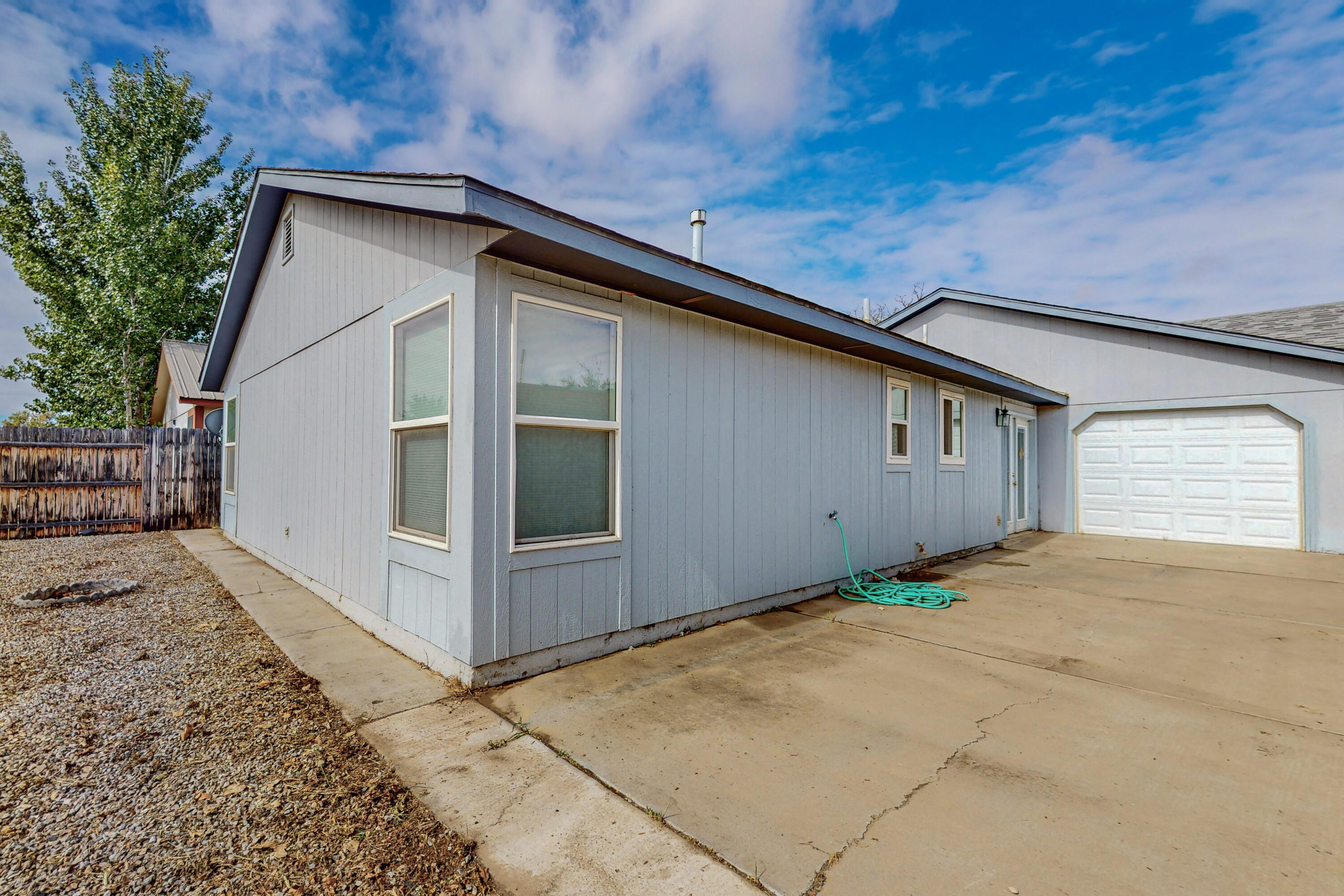 1074 Pandora Drive SW