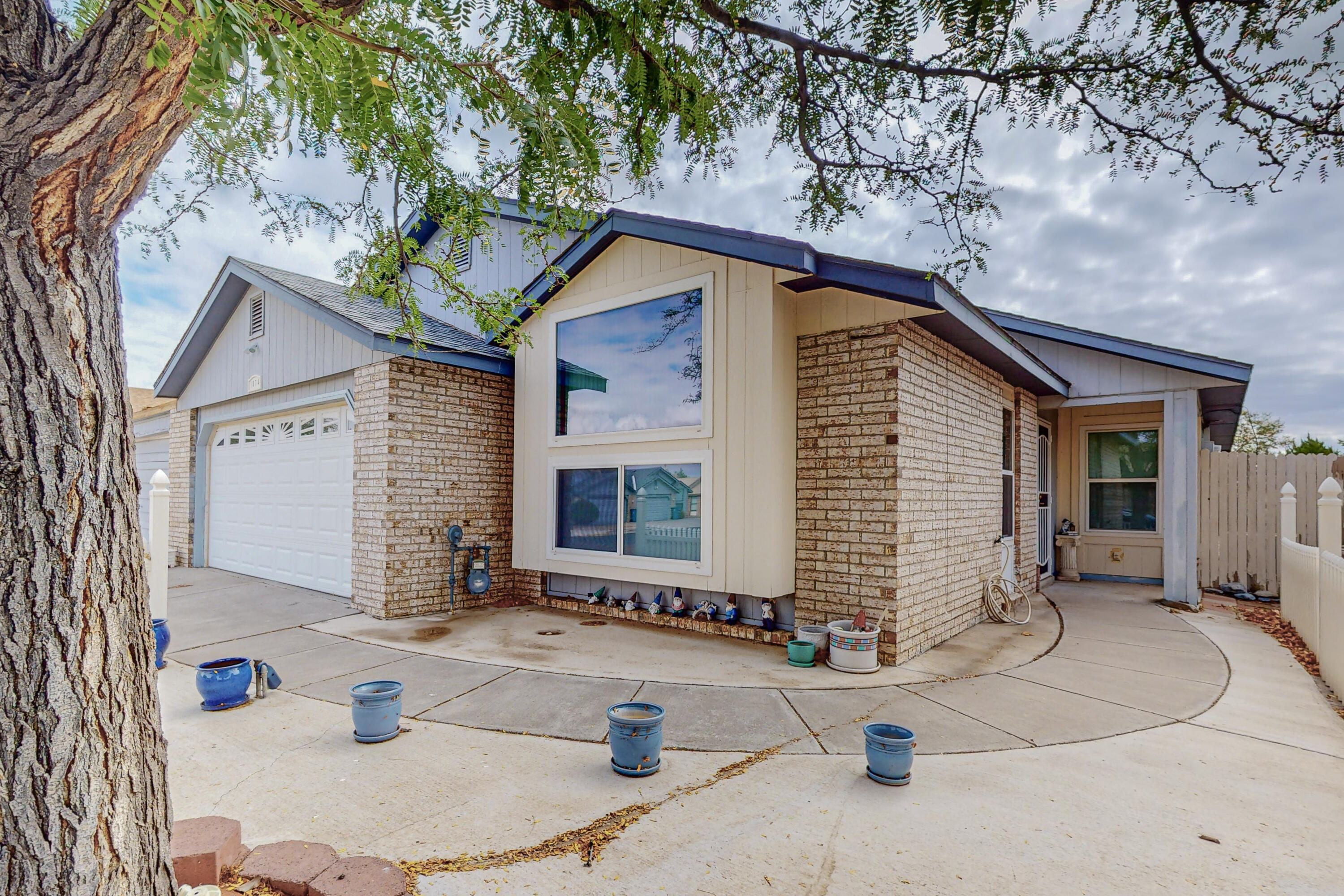 1074 Pandora Drive SW