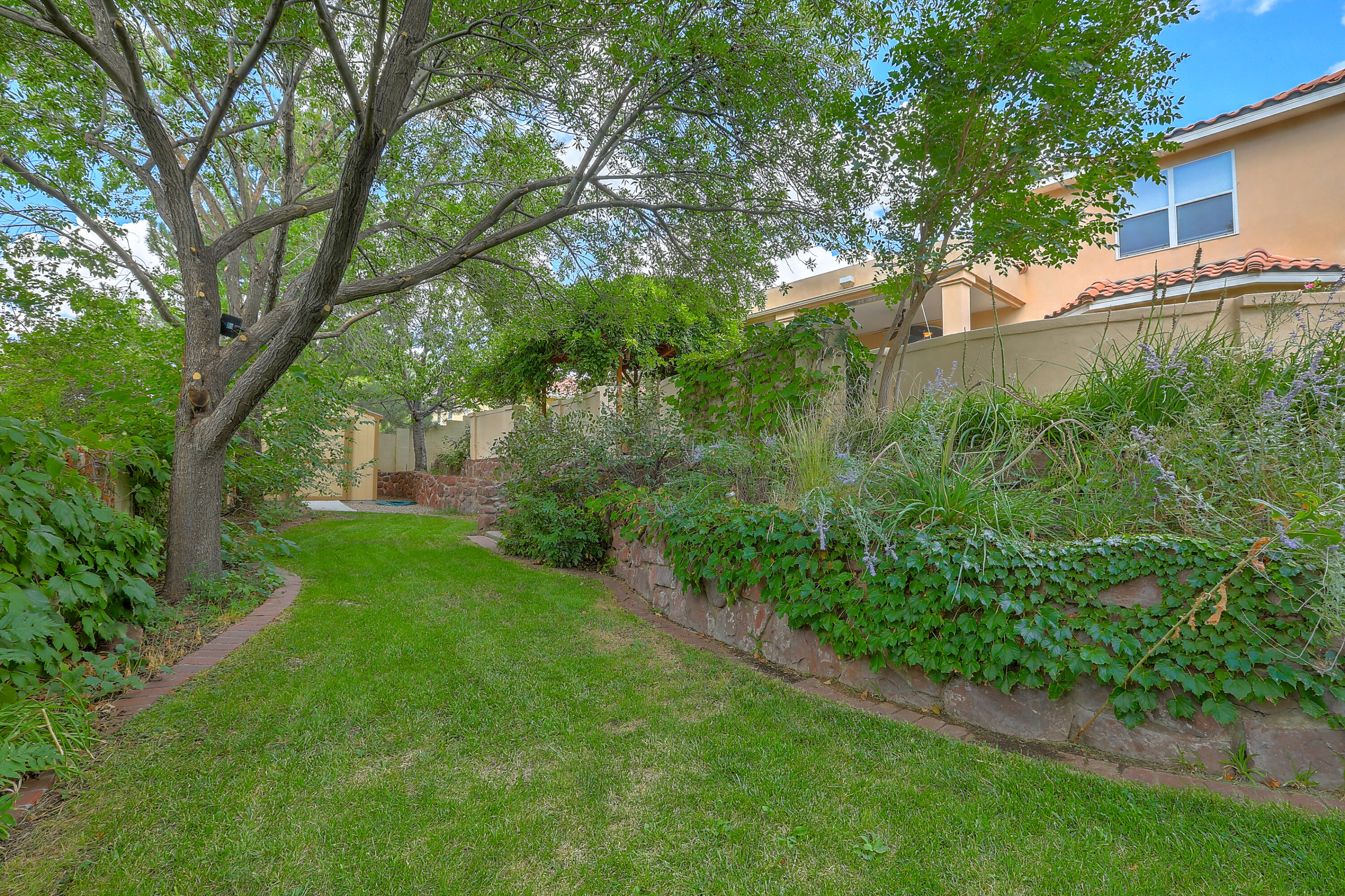 5901 Royal Oak Drive NE
