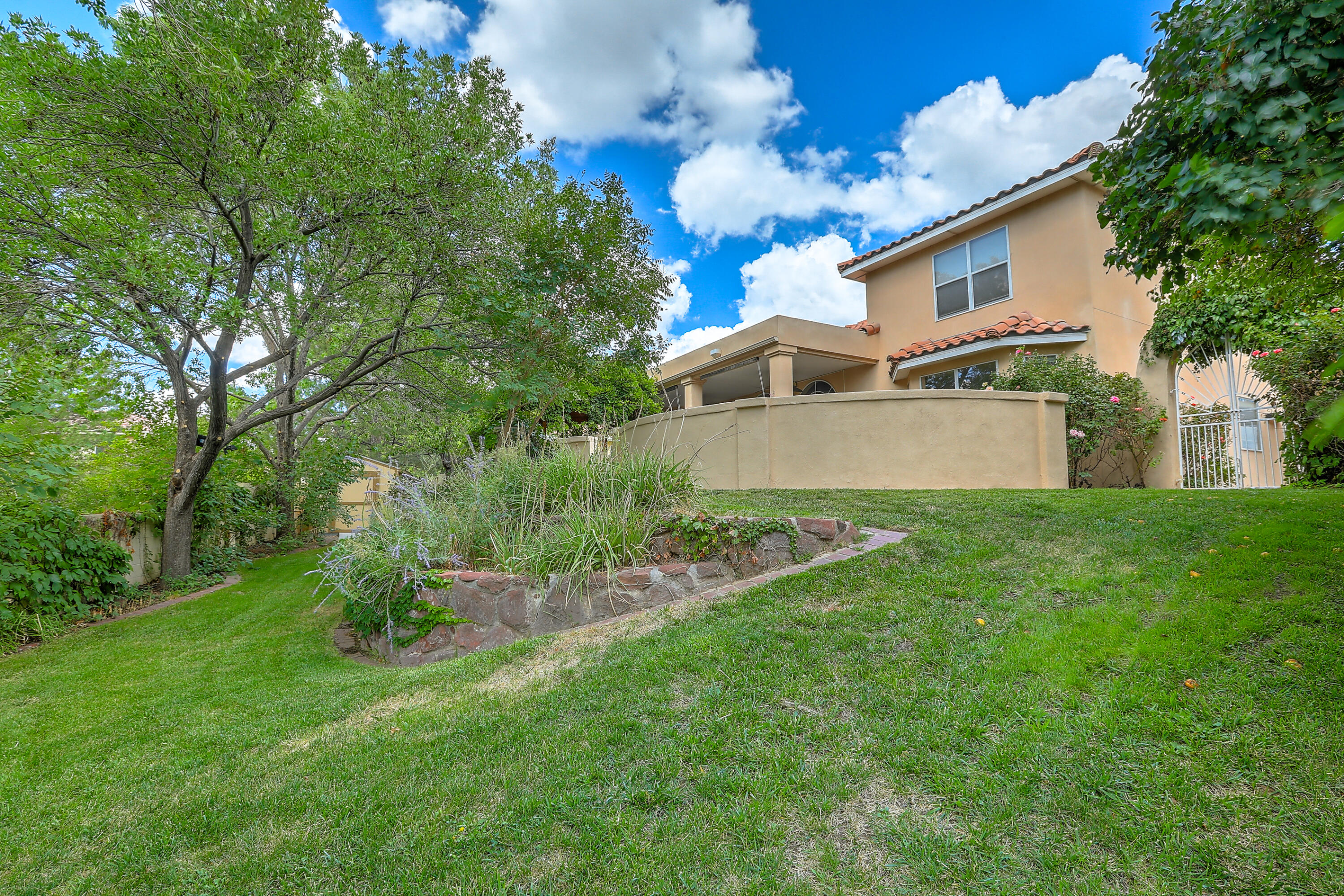 5901 Royal Oak Drive NE