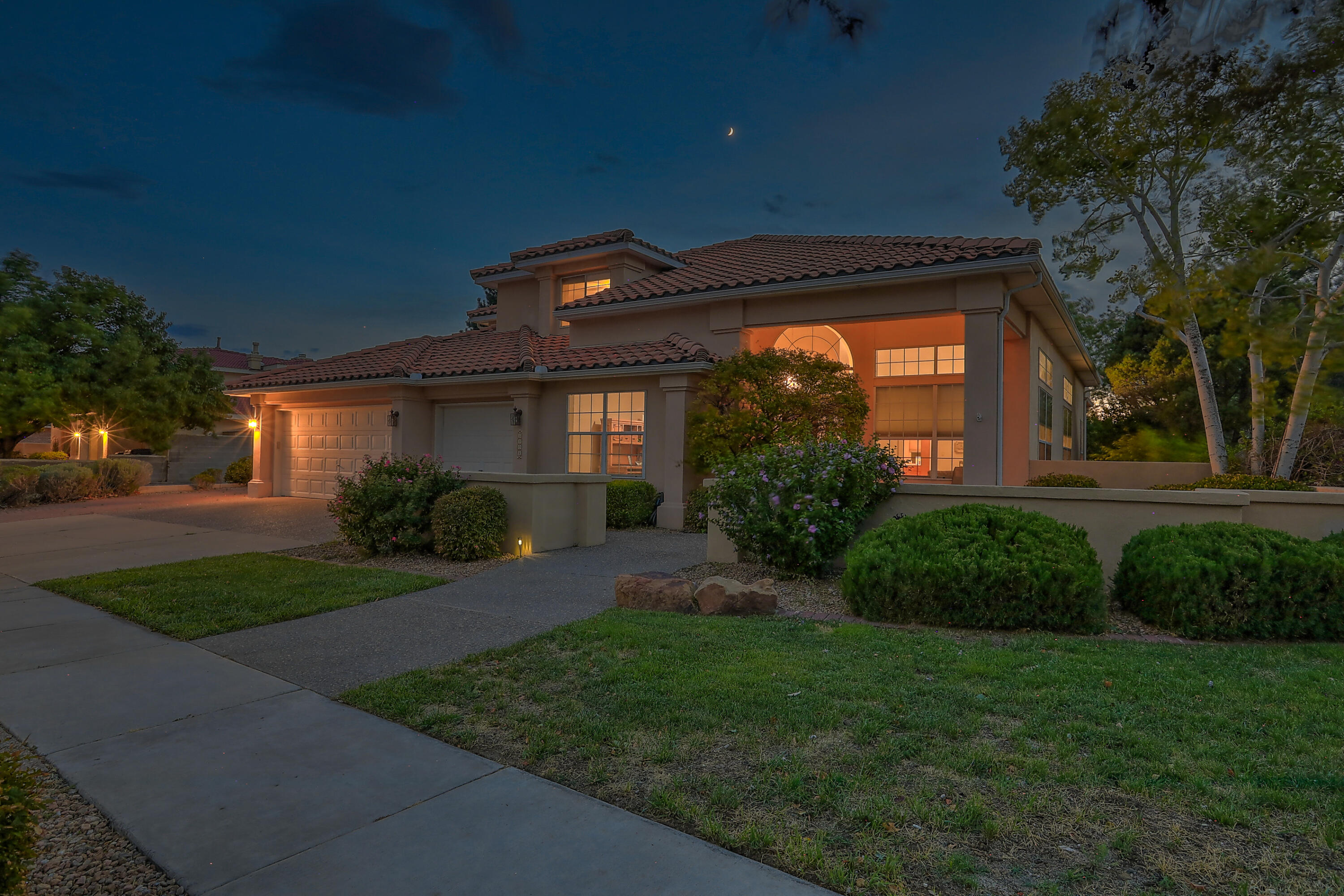 5901 Royal Oak Drive NE