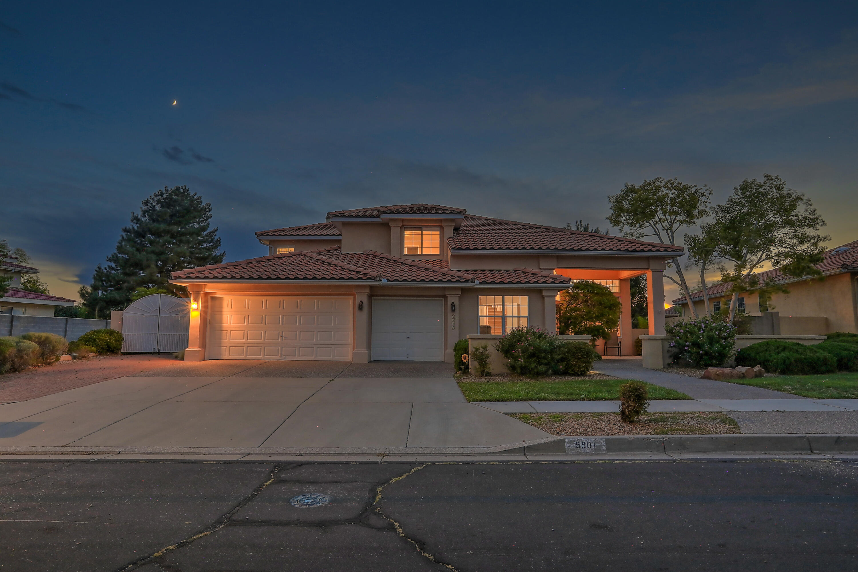 5901 Royal Oak Drive NE