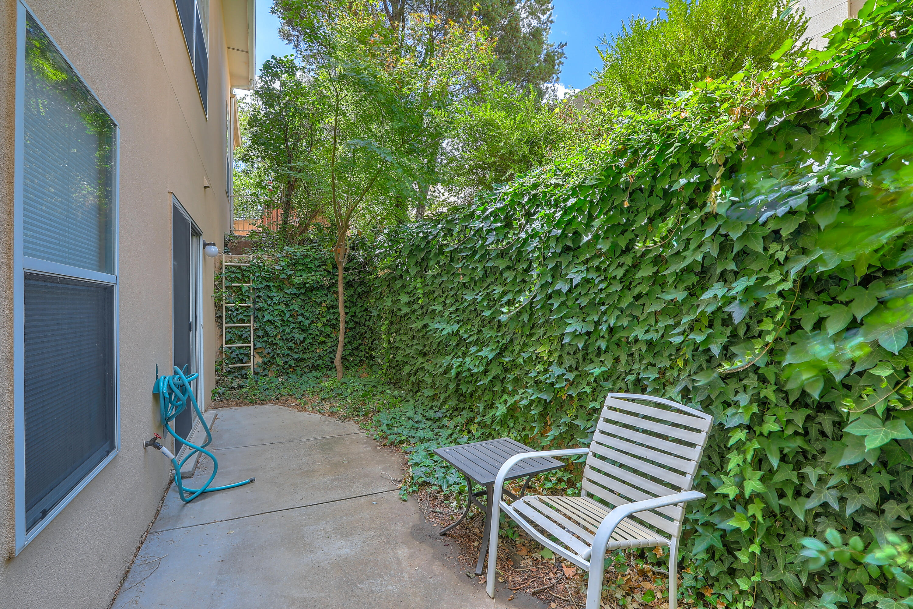 5901 Royal Oak Drive NE