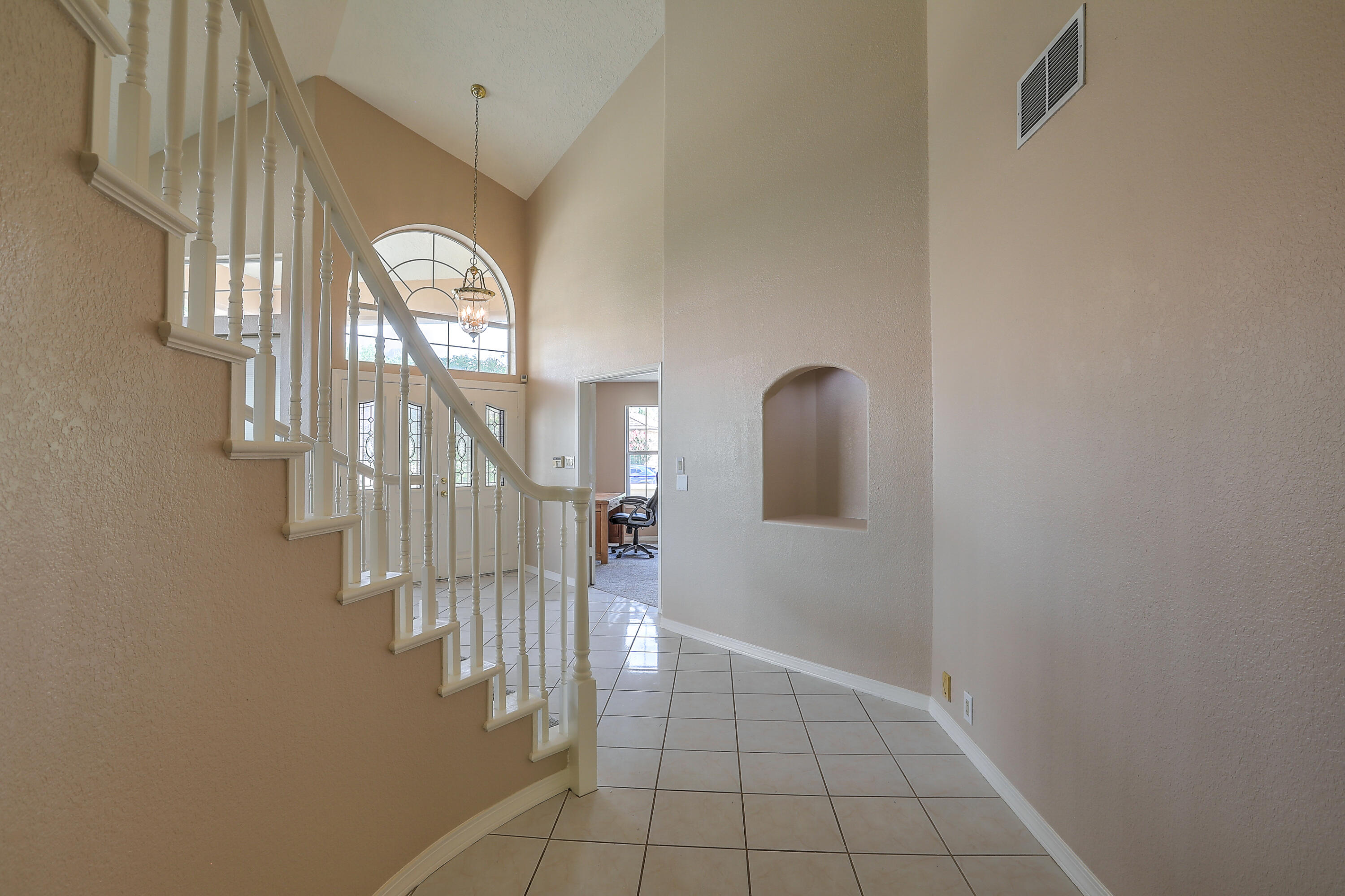 5901 Royal Oak Drive NE