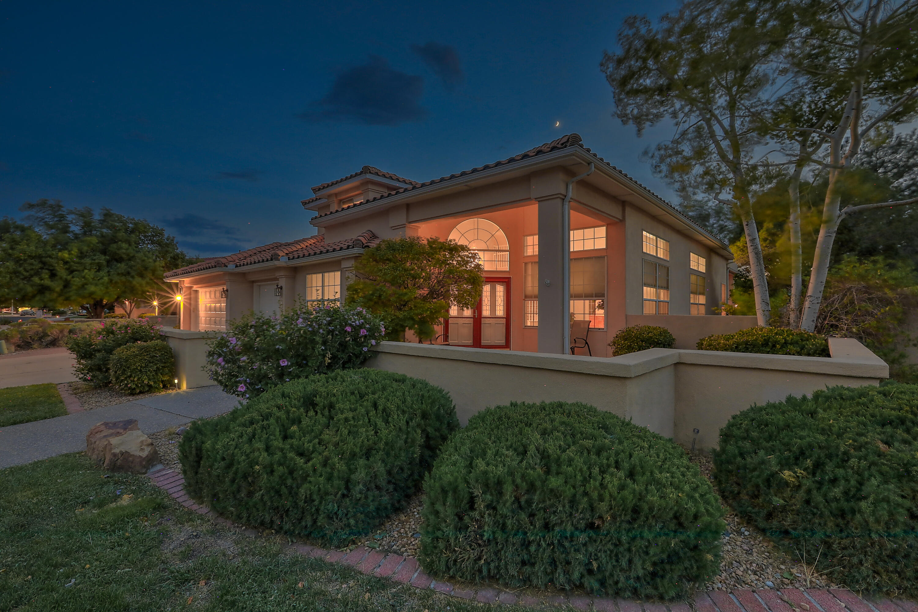 5901 Royal Oak Drive NE