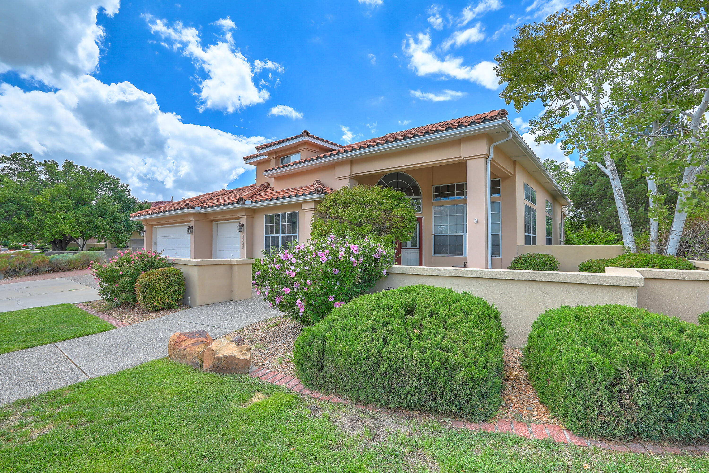 5901 Royal Oak Drive NE