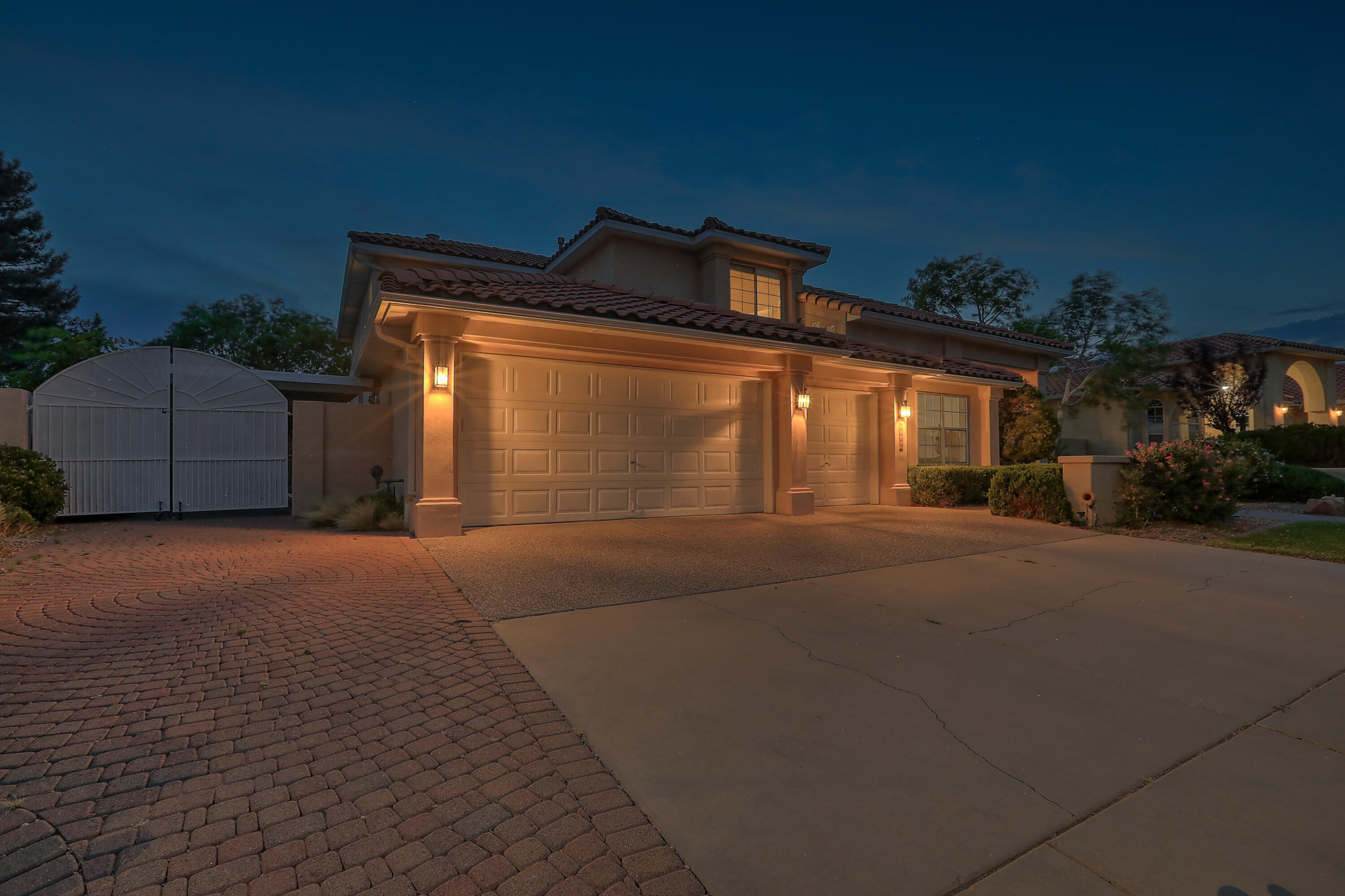 5901 Royal Oak Drive NE