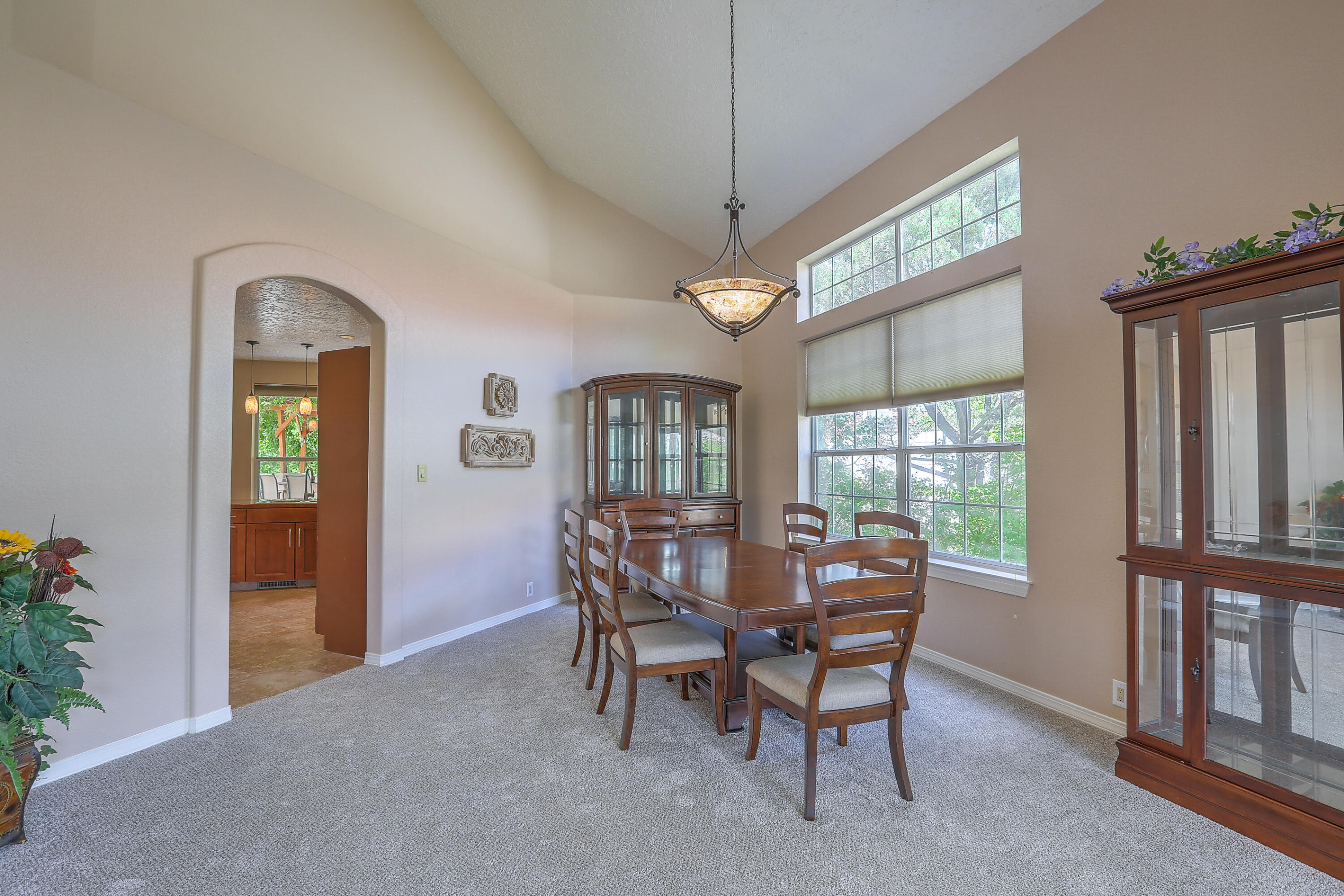 5901 Royal Oak Drive NE