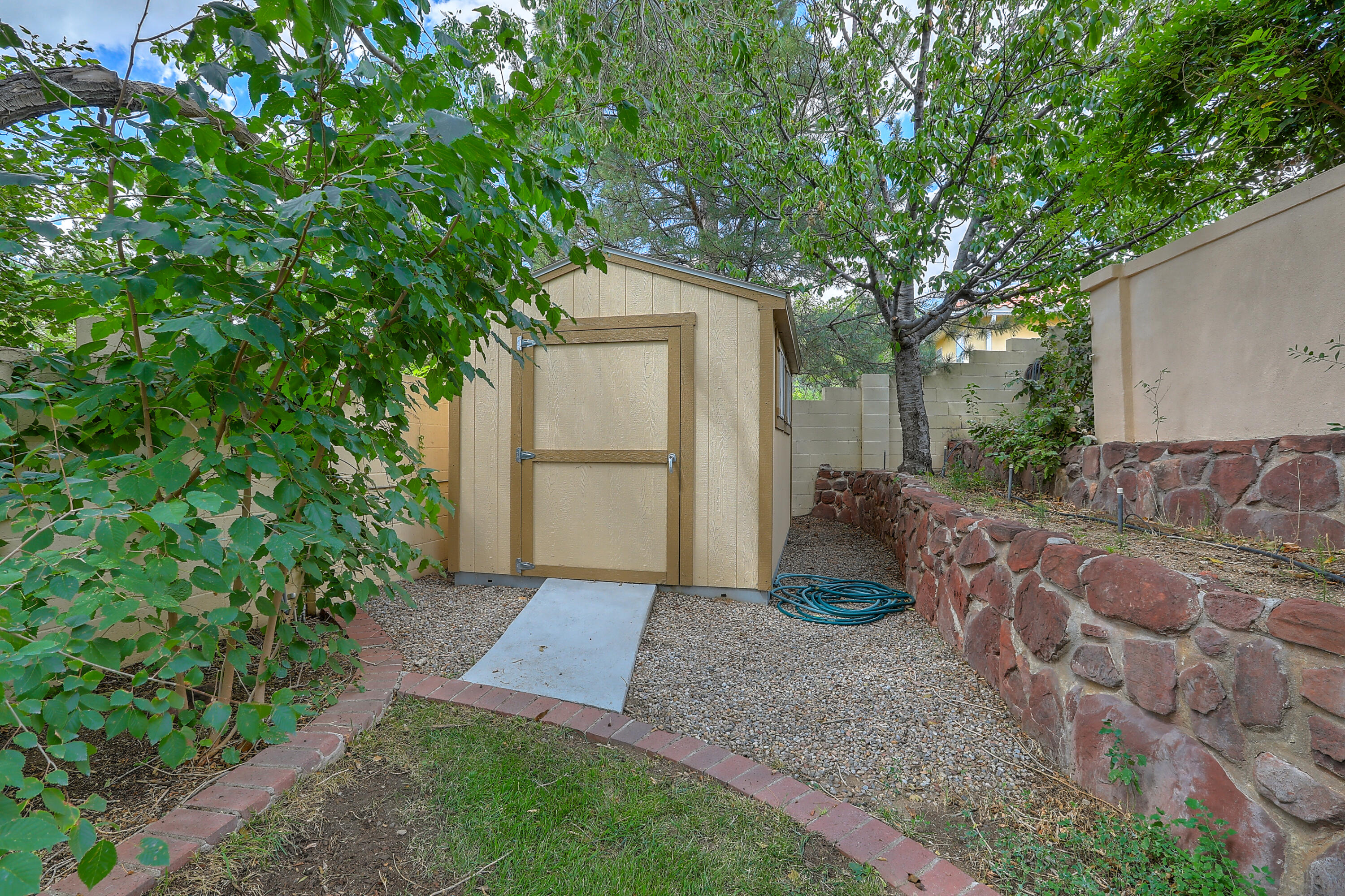5901 Royal Oak Drive NE