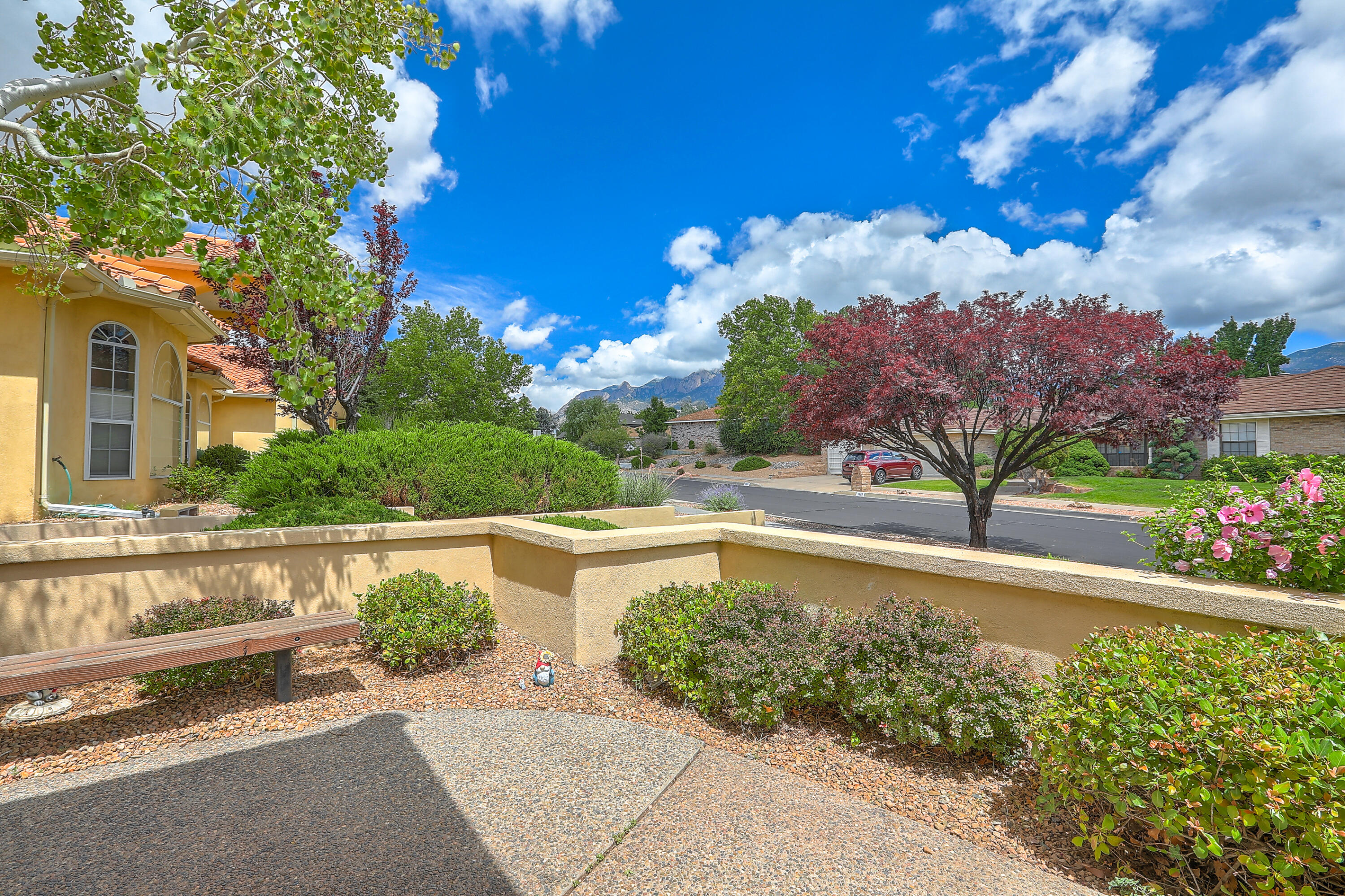 5901 Royal Oak Drive NE