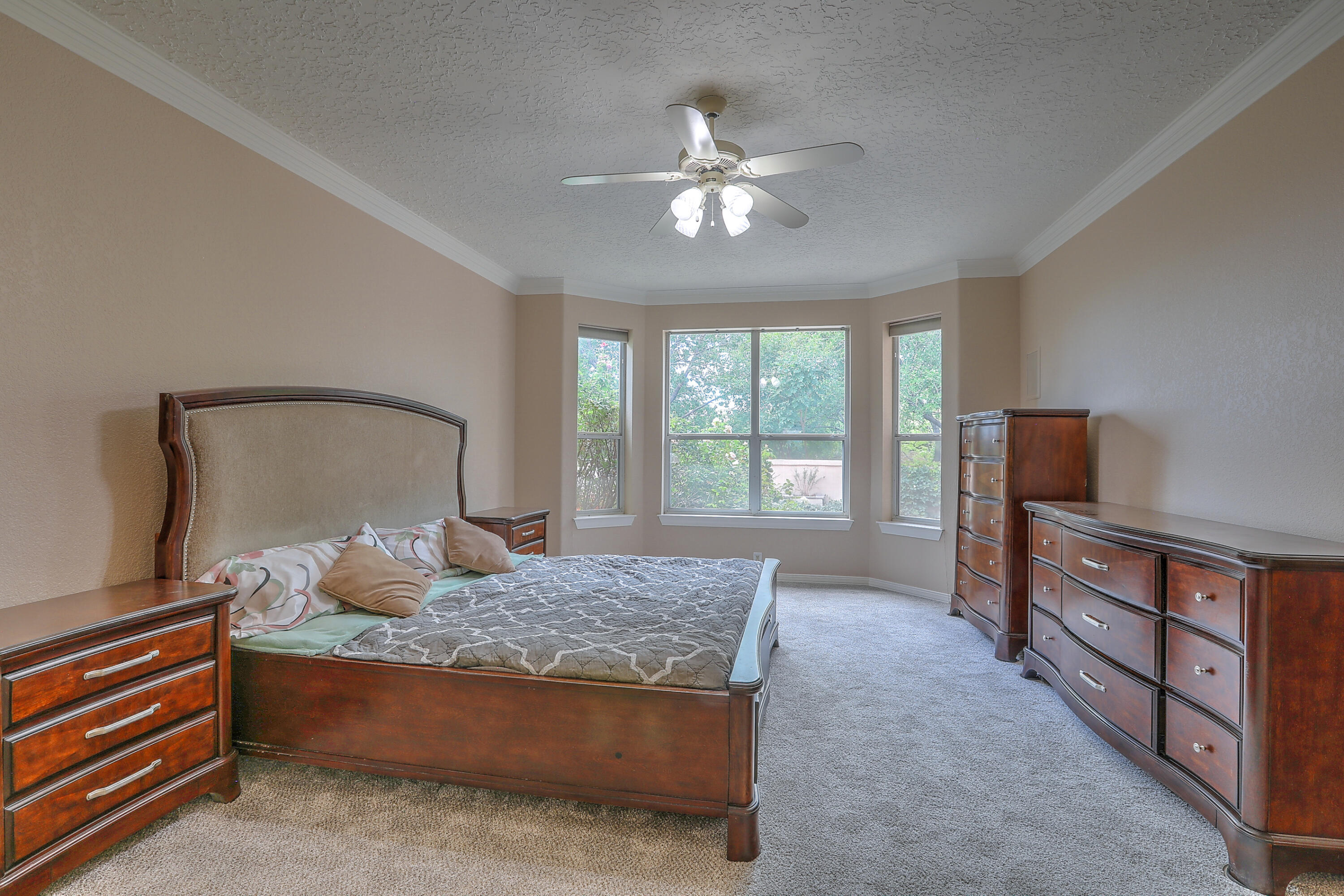 5901 Royal Oak Drive NE
