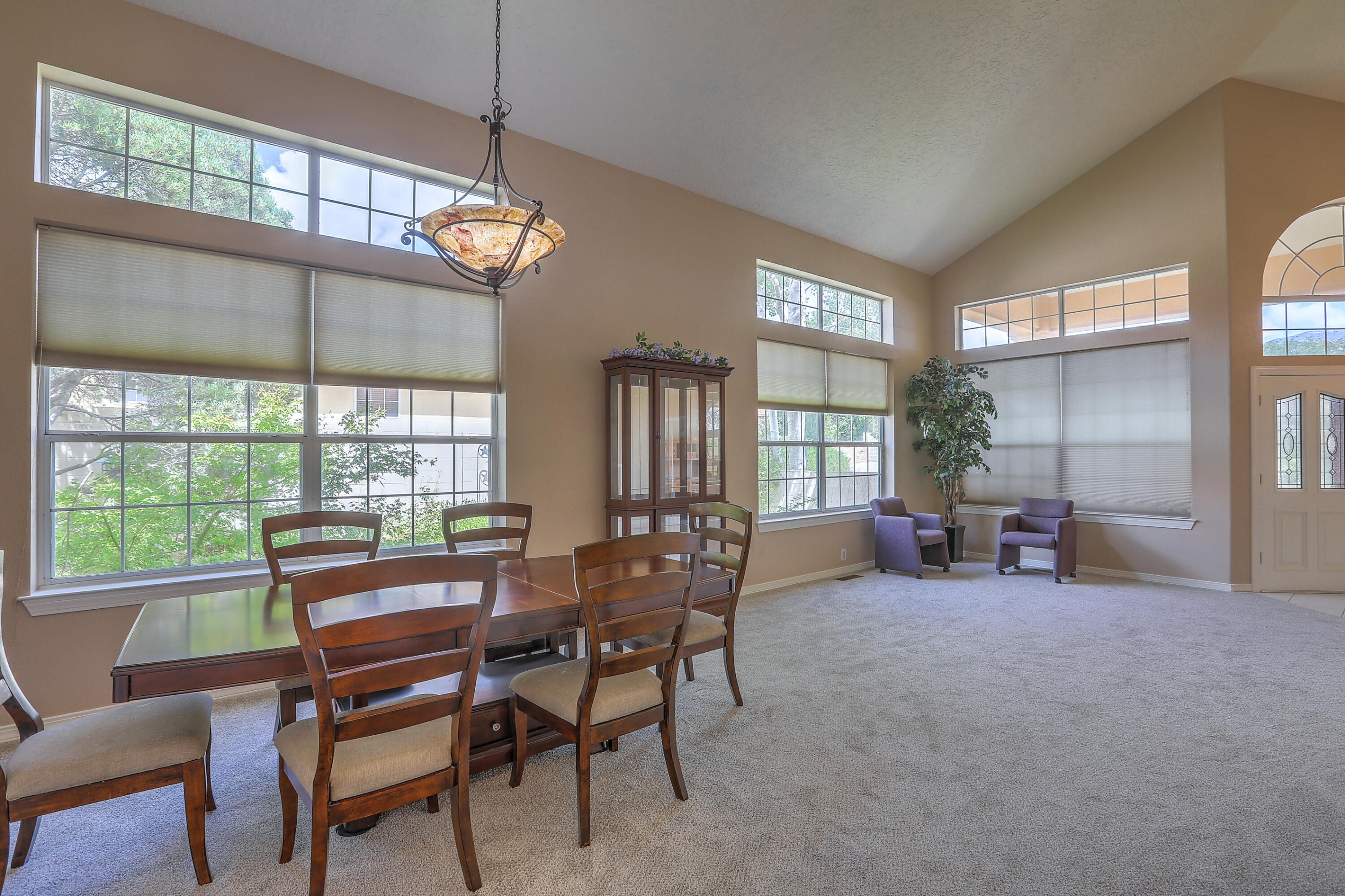 5901 Royal Oak Drive NE