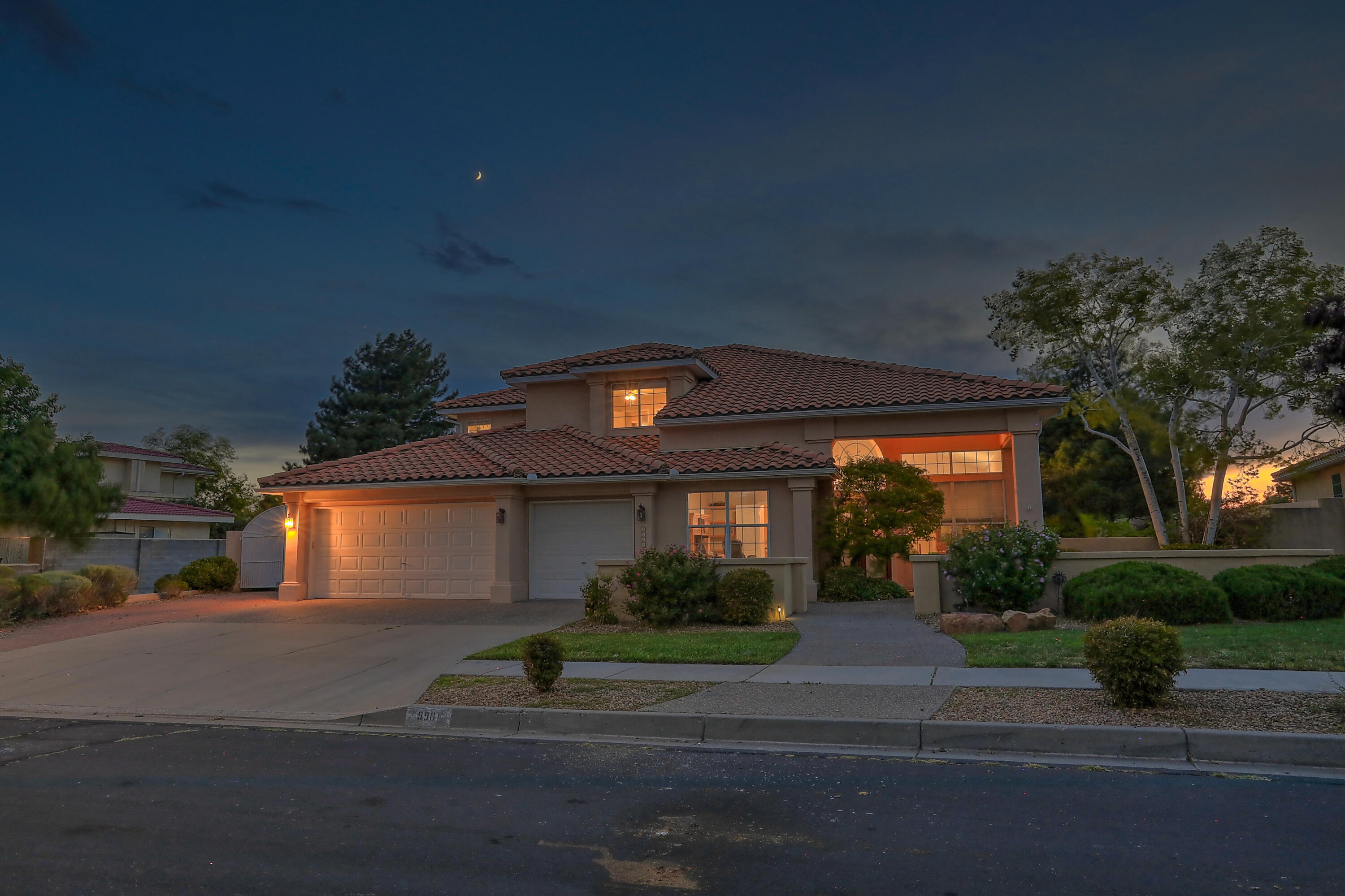 5901 Royal Oak Drive NE