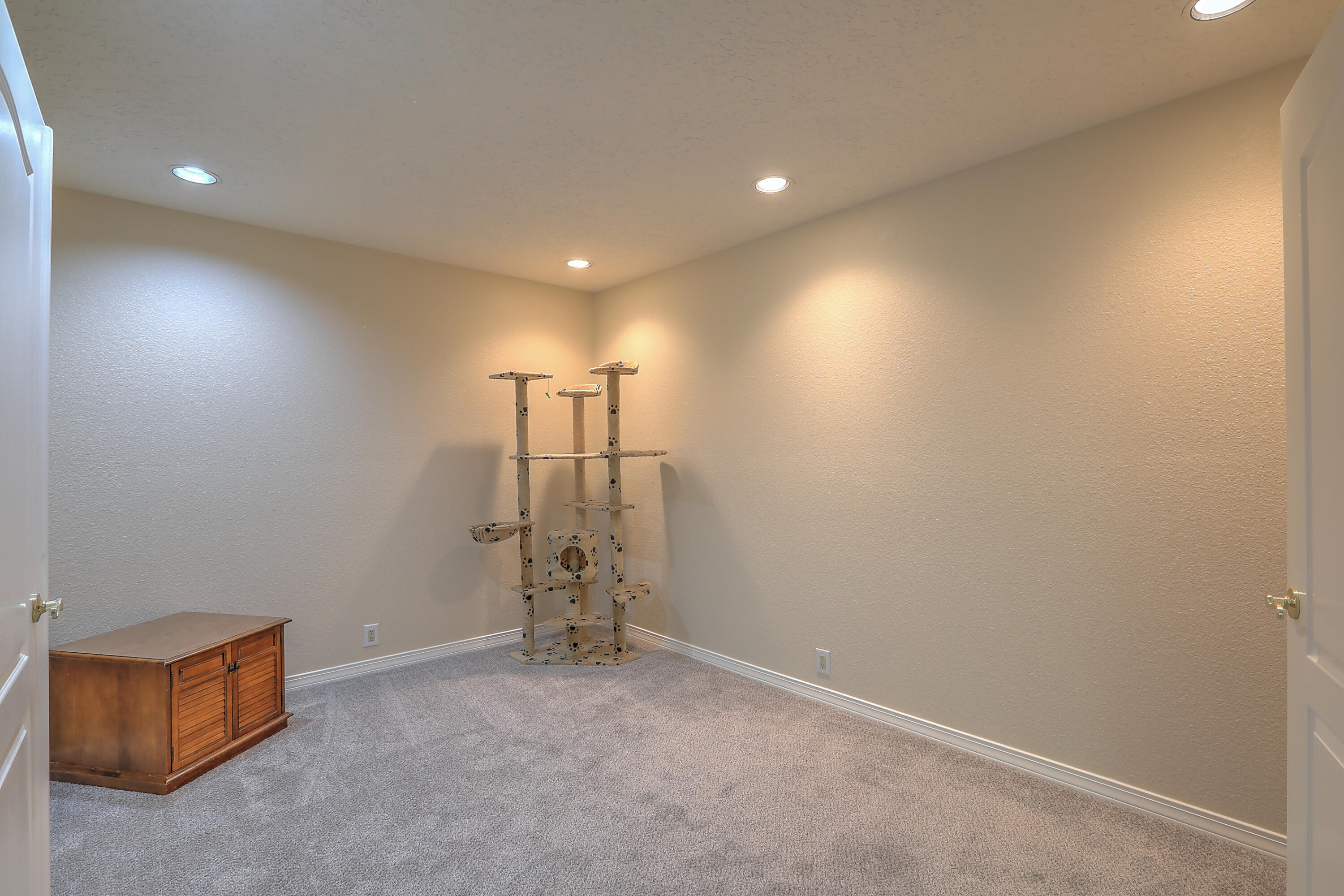 5901 Royal Oak Drive NE