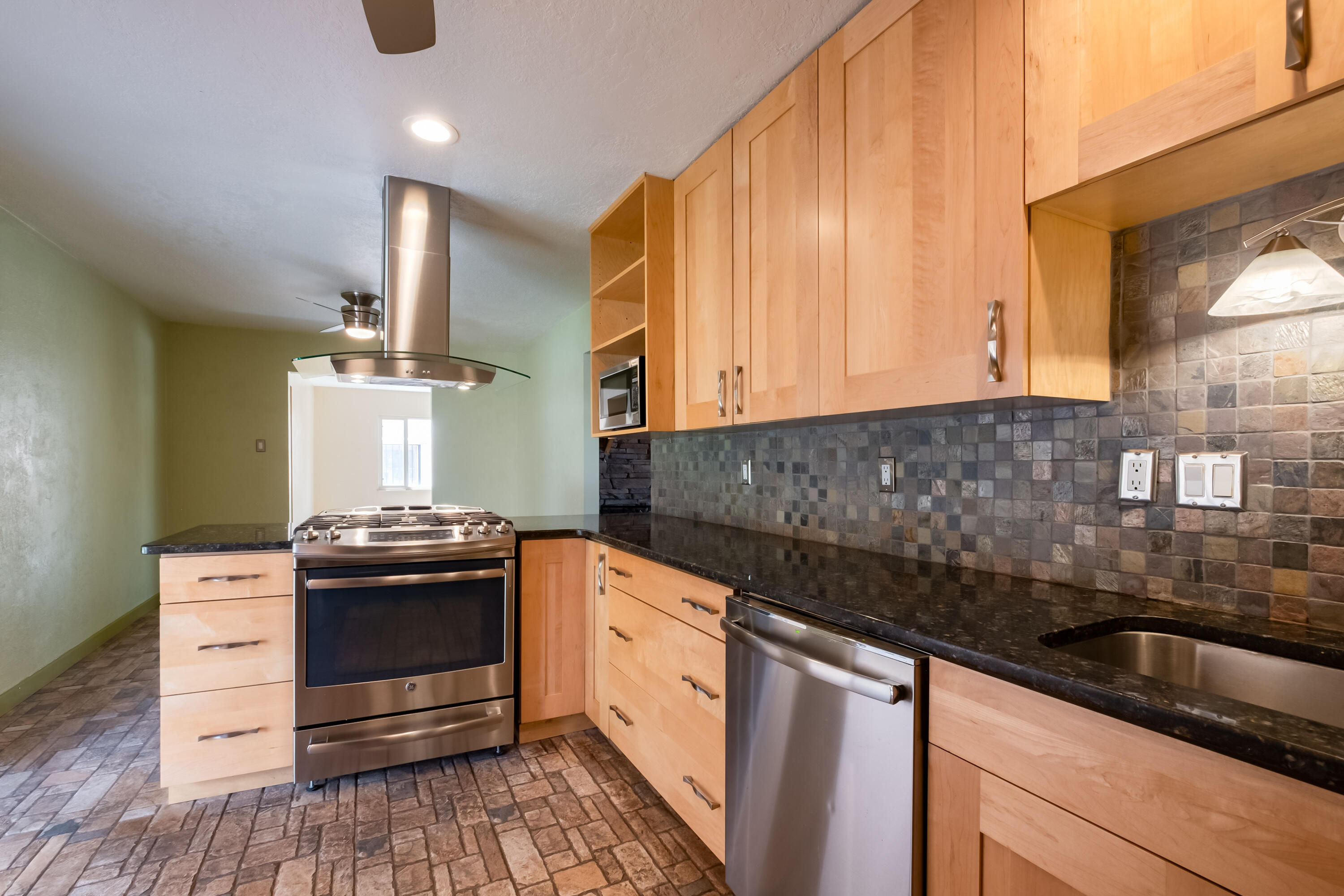 10816 Fairbanks Road NE