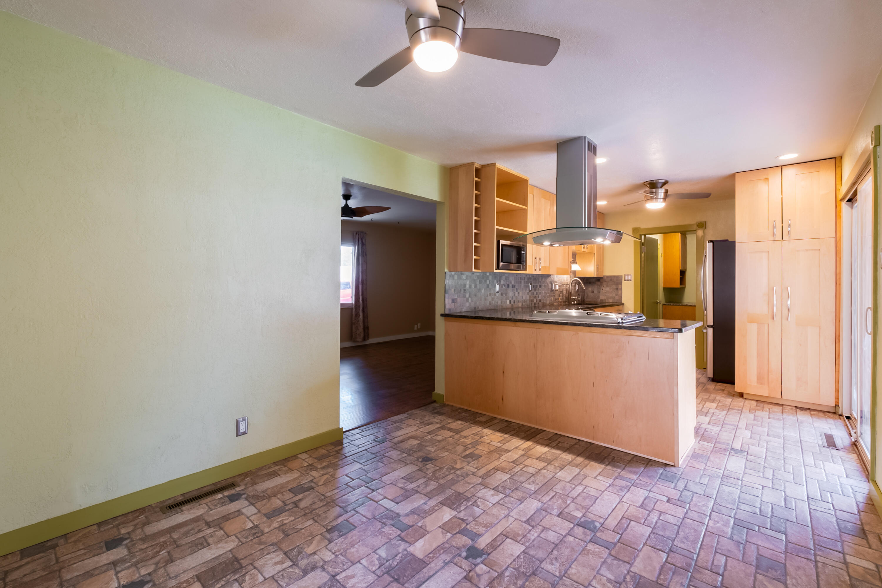 10816 Fairbanks Road NE