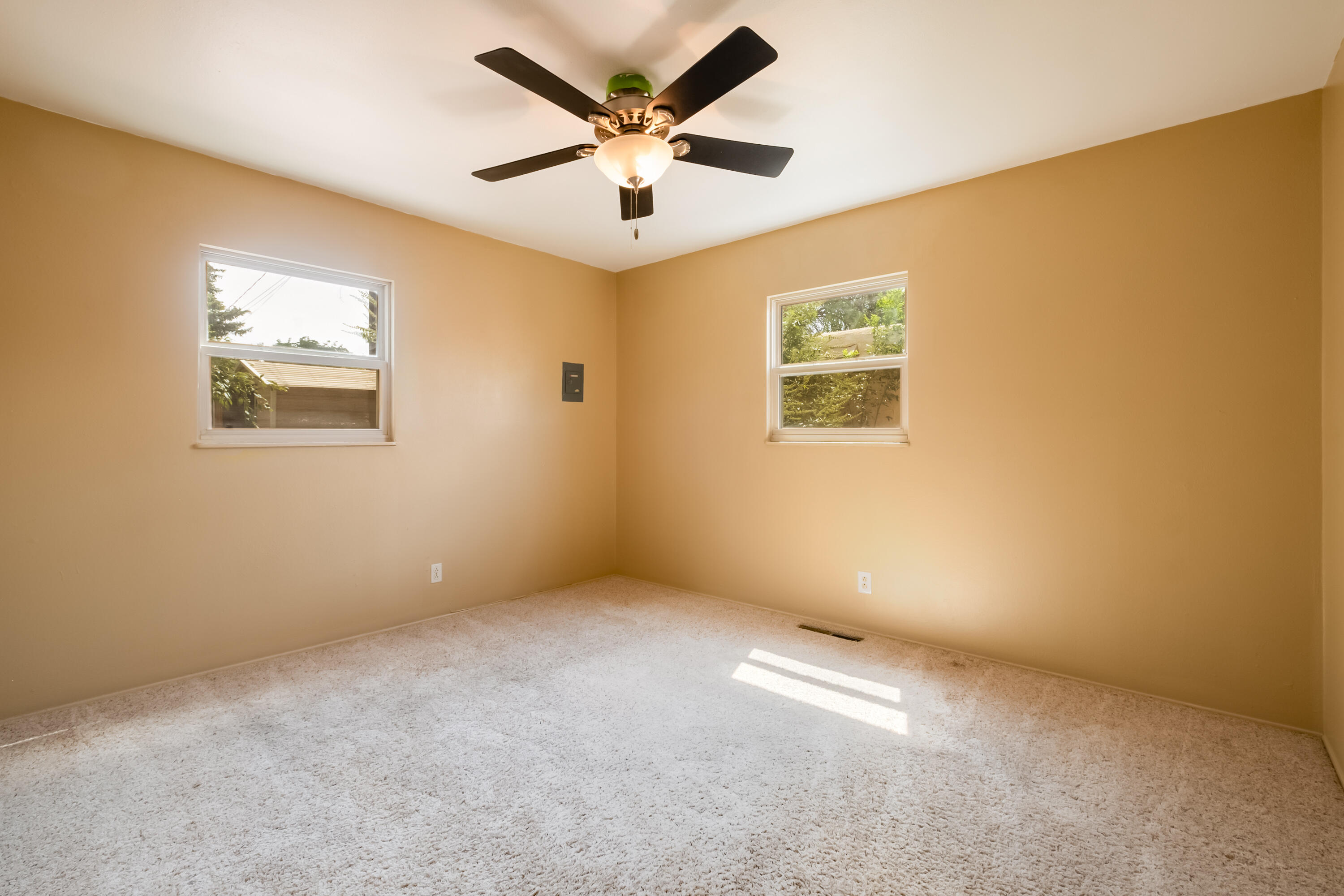 10816 Fairbanks Road NE