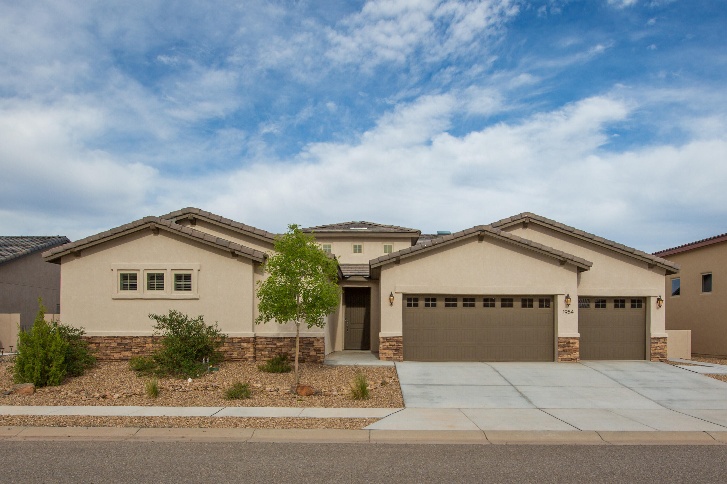 1954 Castle Peak Loop NE