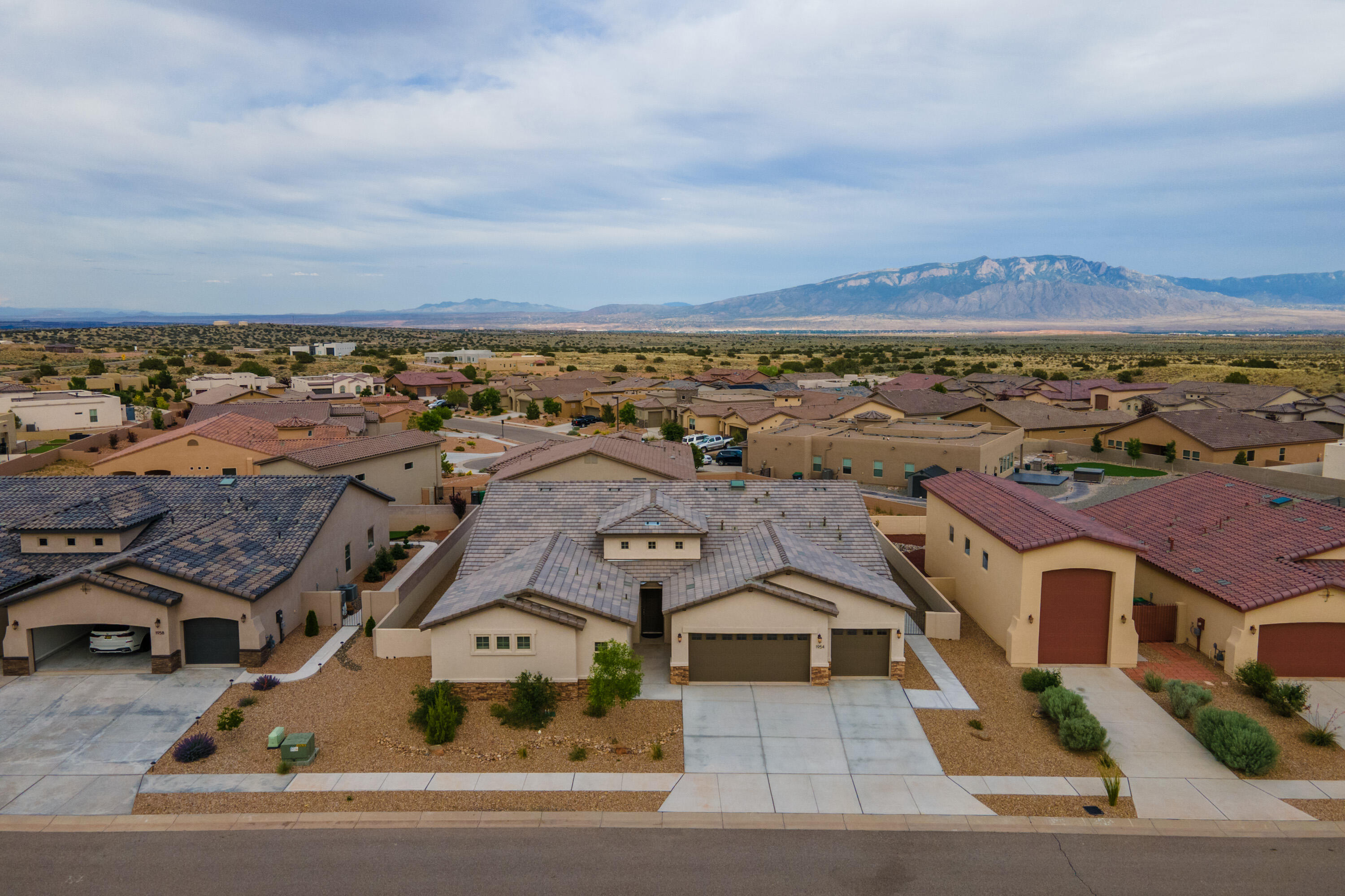 1954 Castle Peak Loop NE