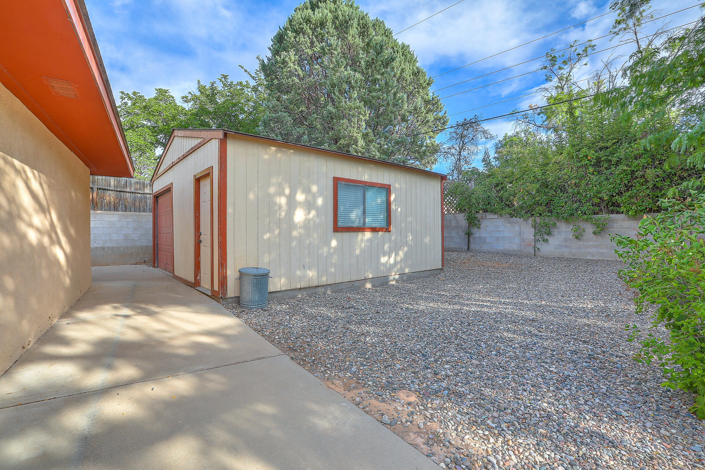 1337 Hertz Drive SE