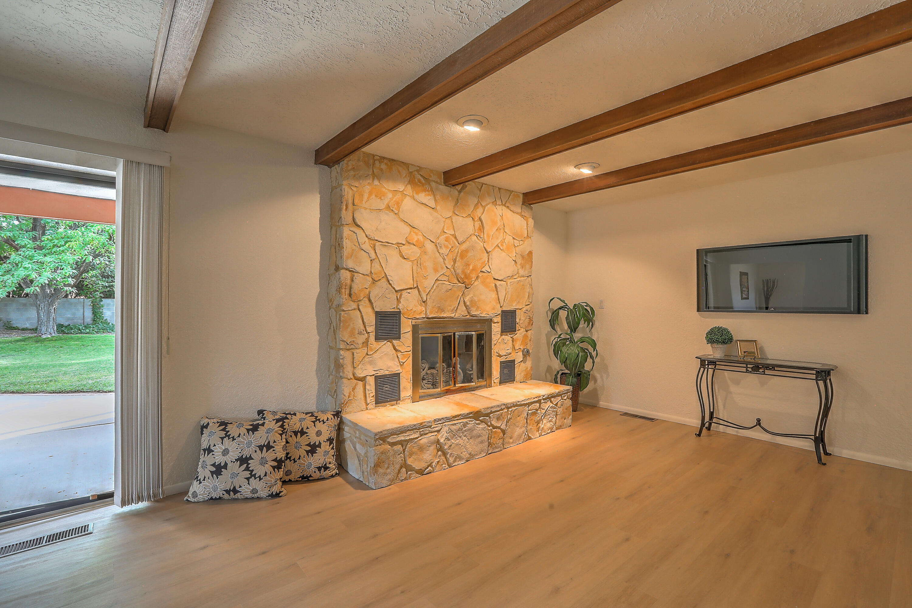 1337 Hertz Drive SE