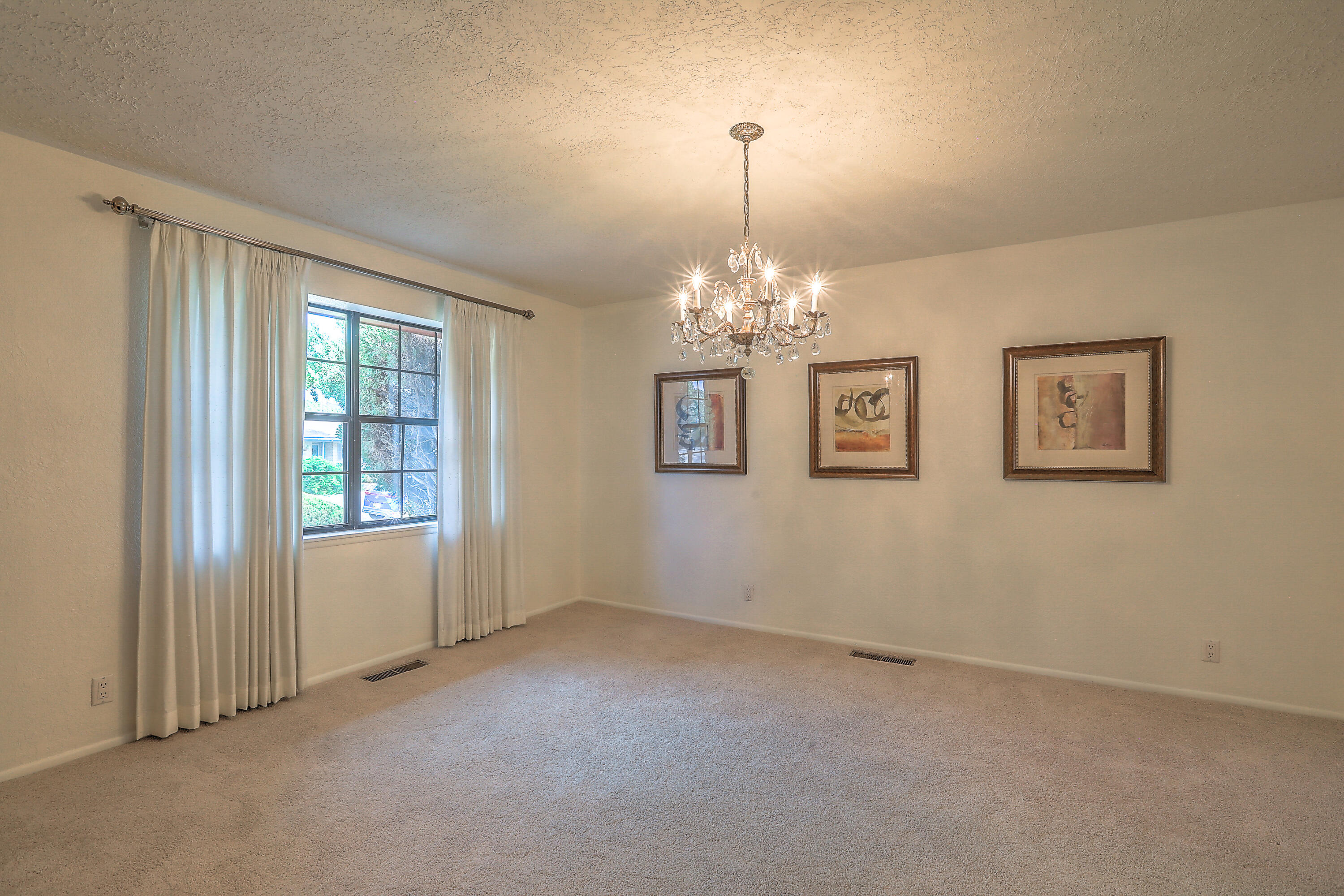 1337 Hertz Drive SE