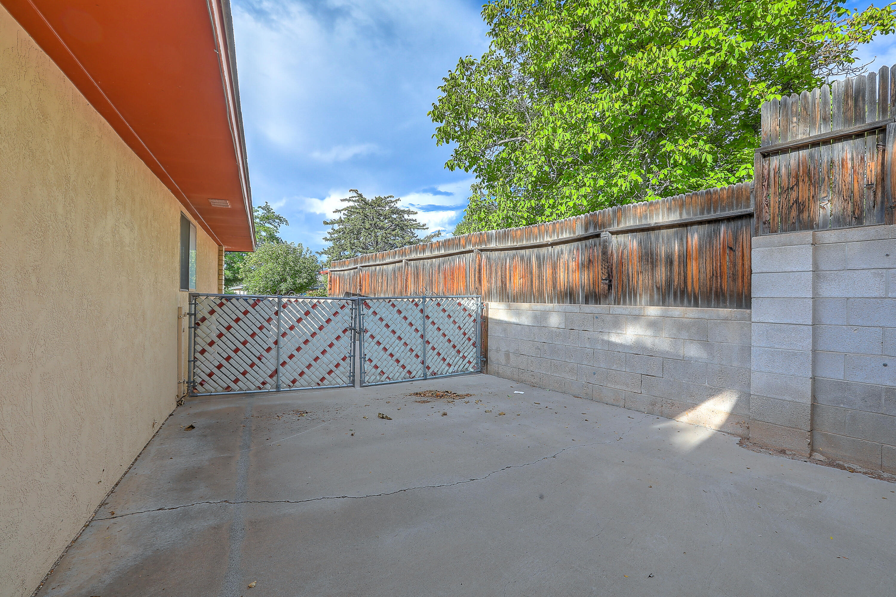 1337 Hertz Drive SE