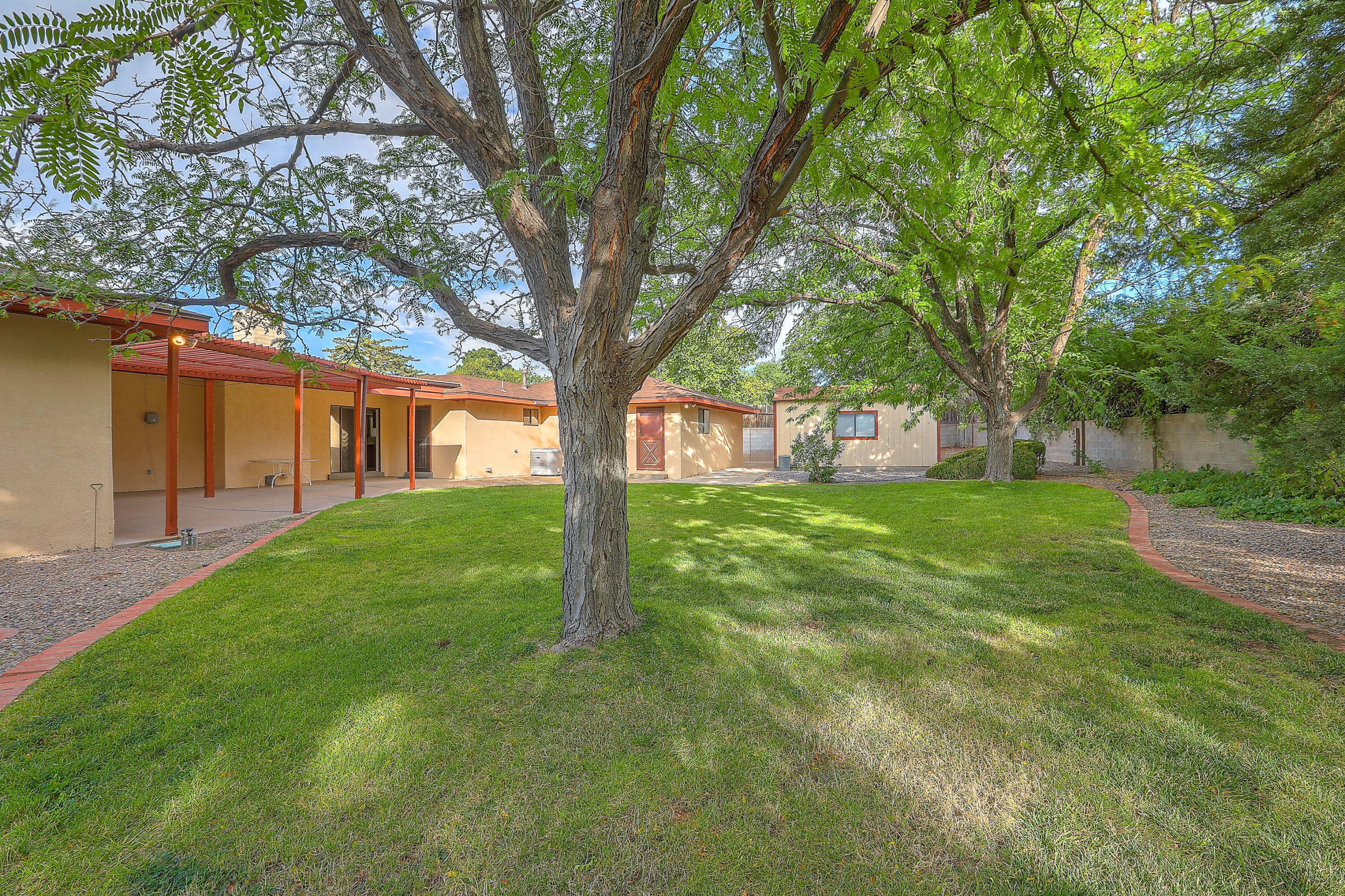 1337 Hertz Drive SE