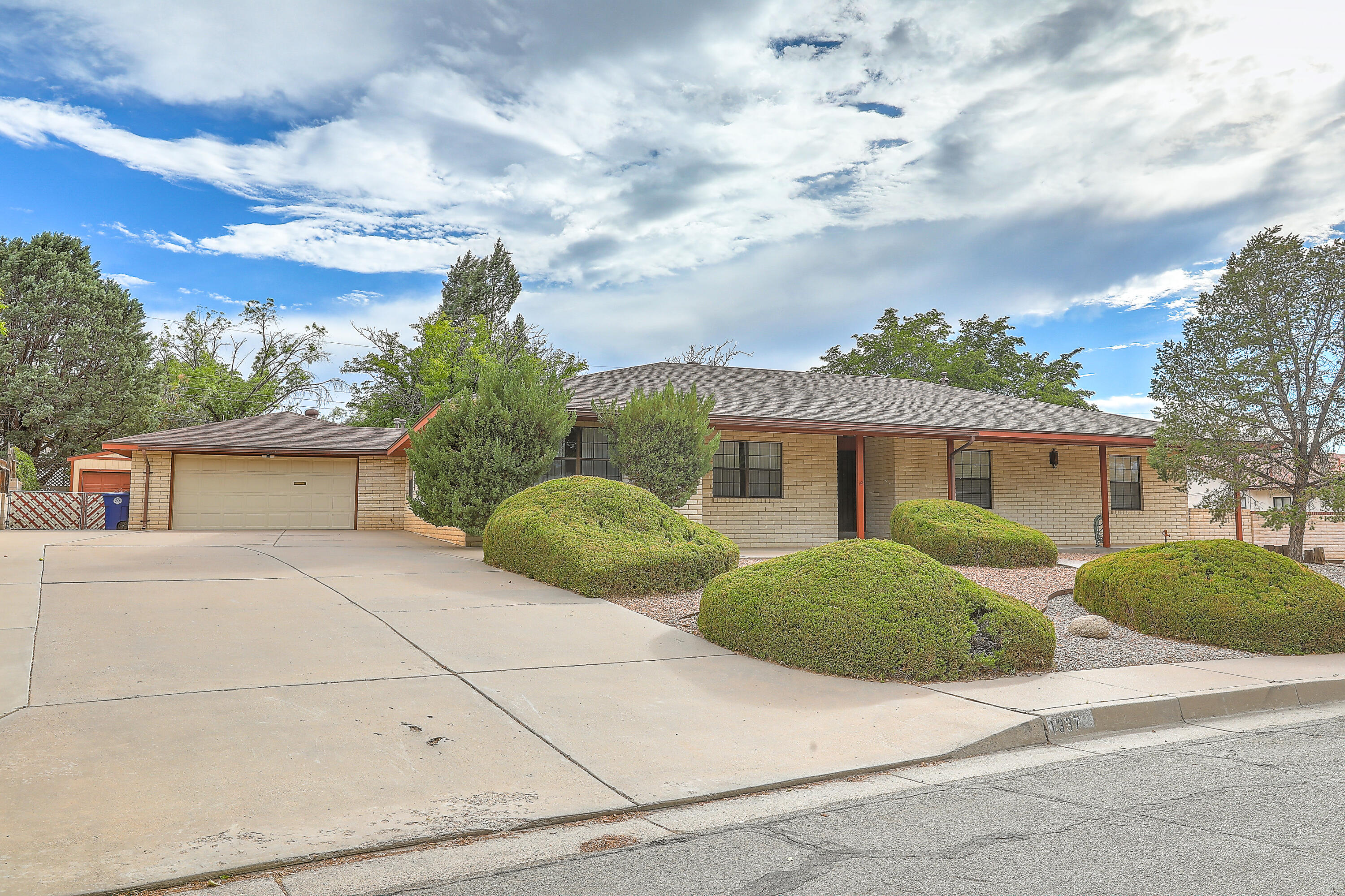 1337 Hertz Drive SE