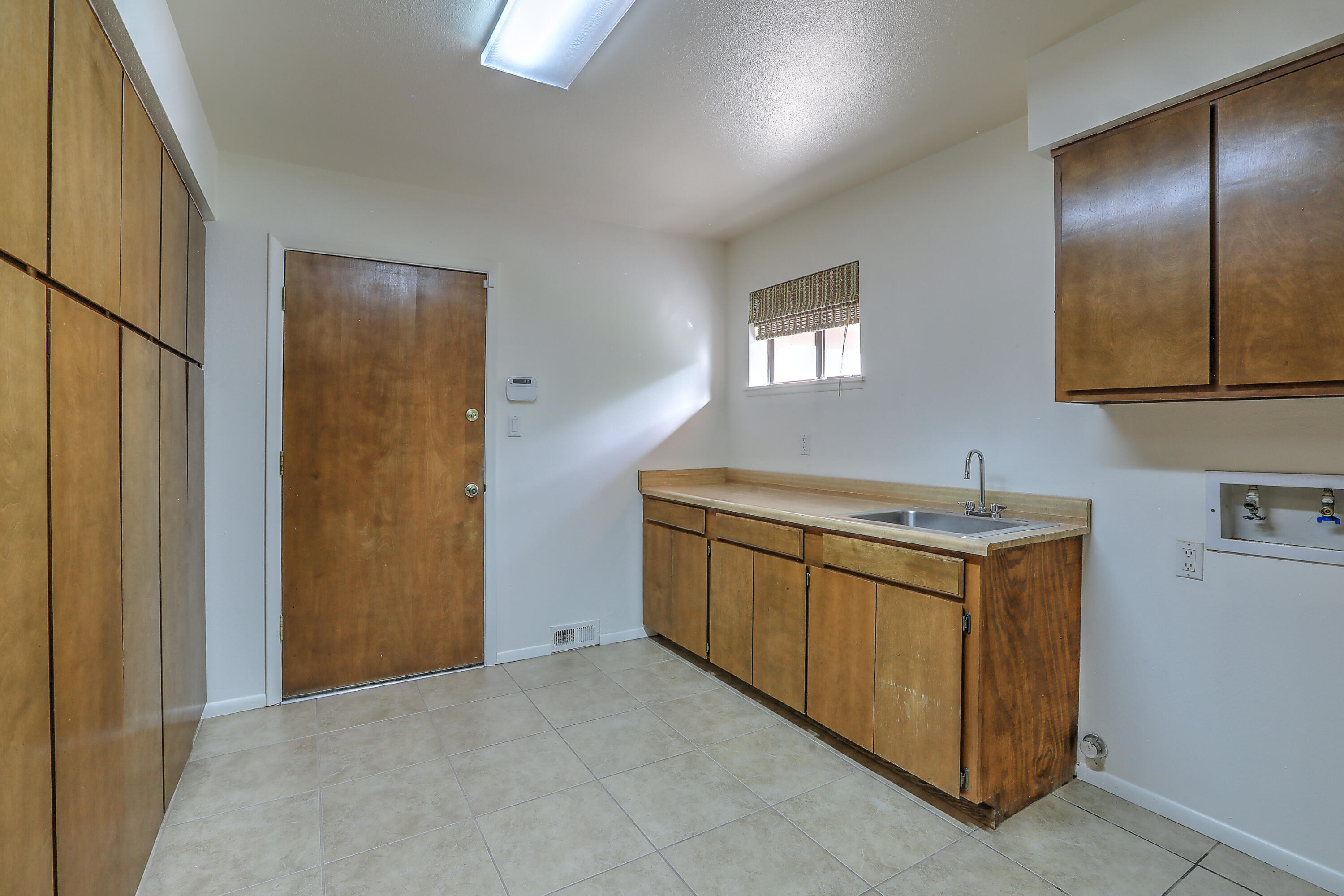 1337 Hertz Drive SE