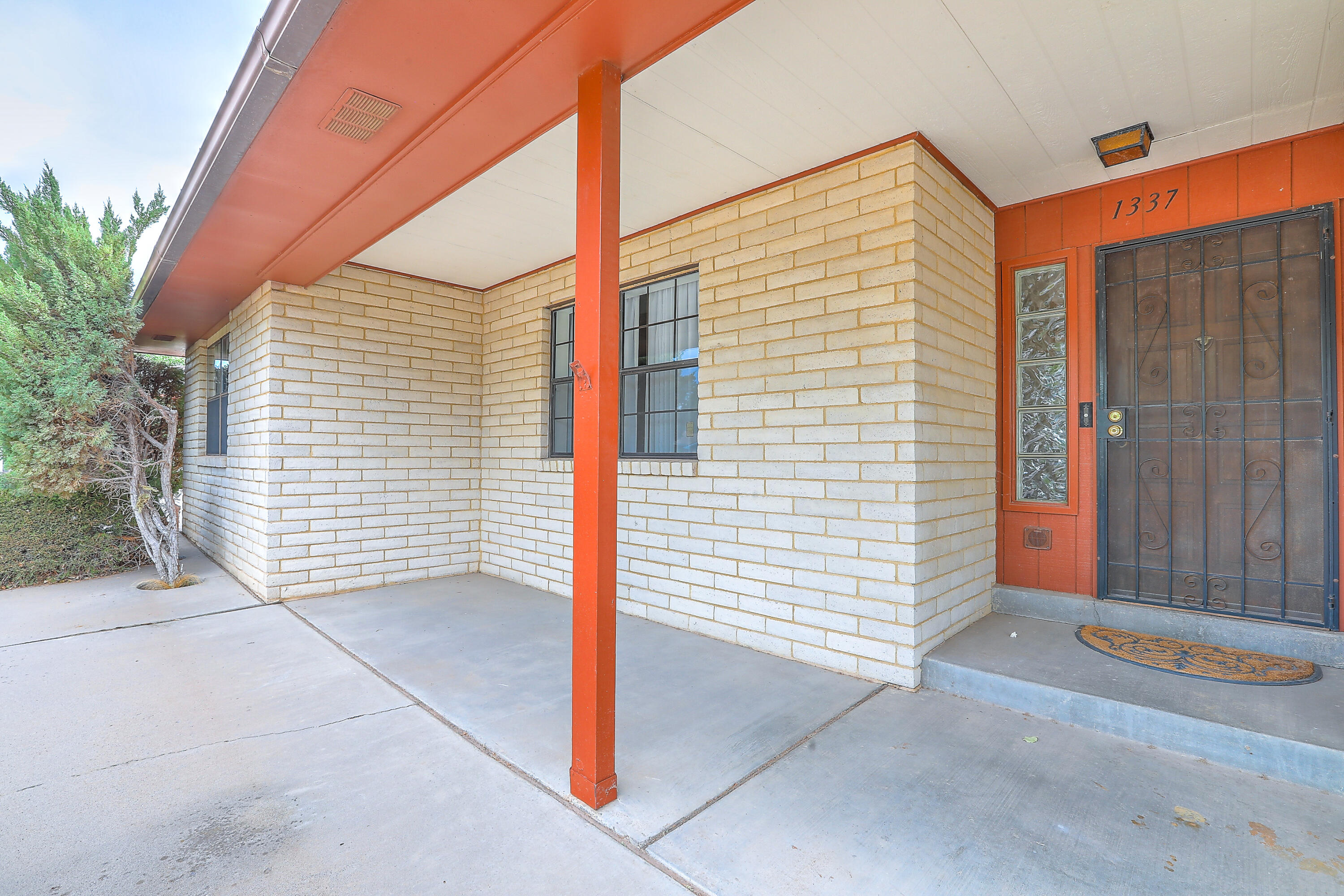 1337 Hertz Drive SE