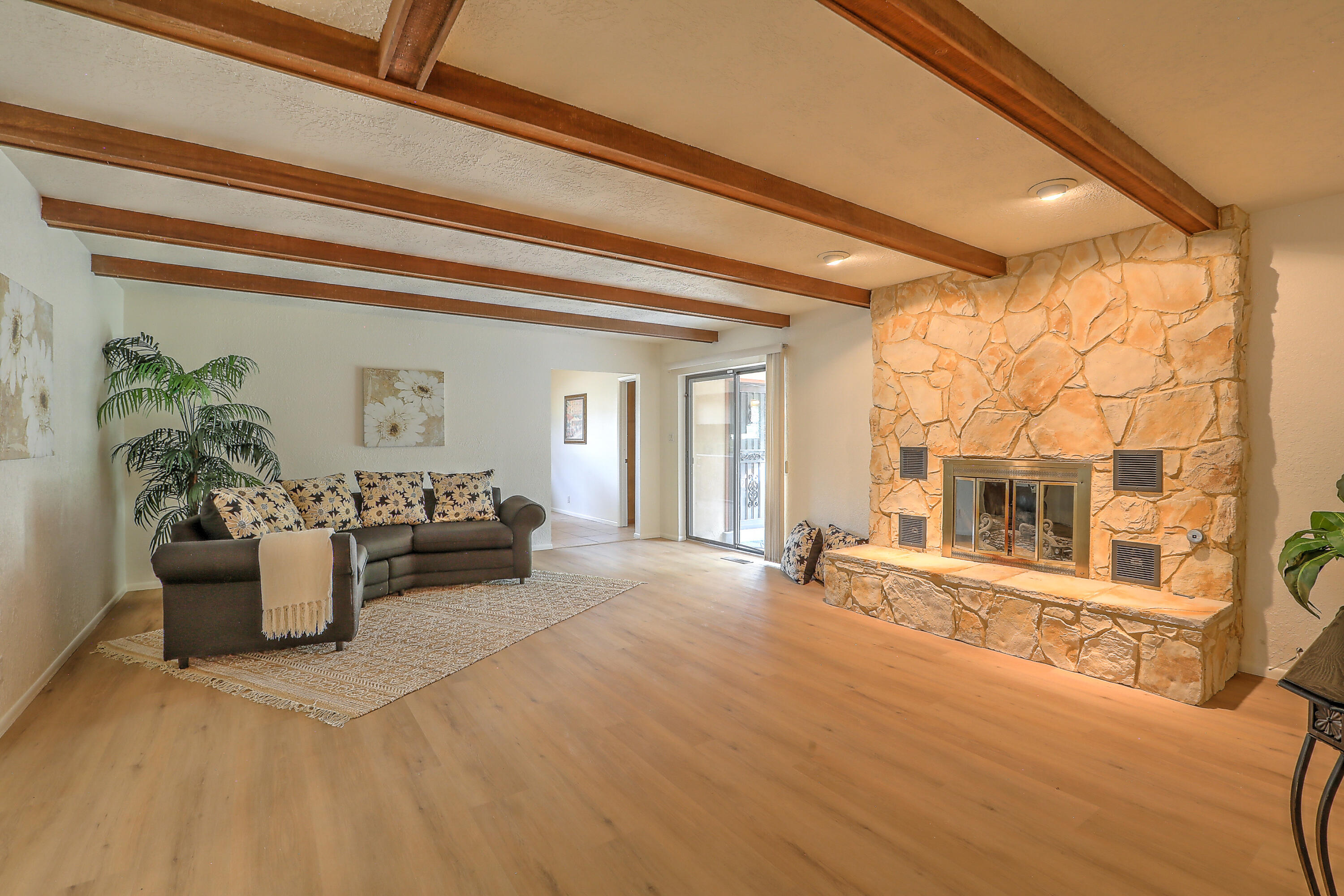 1337 Hertz Drive SE