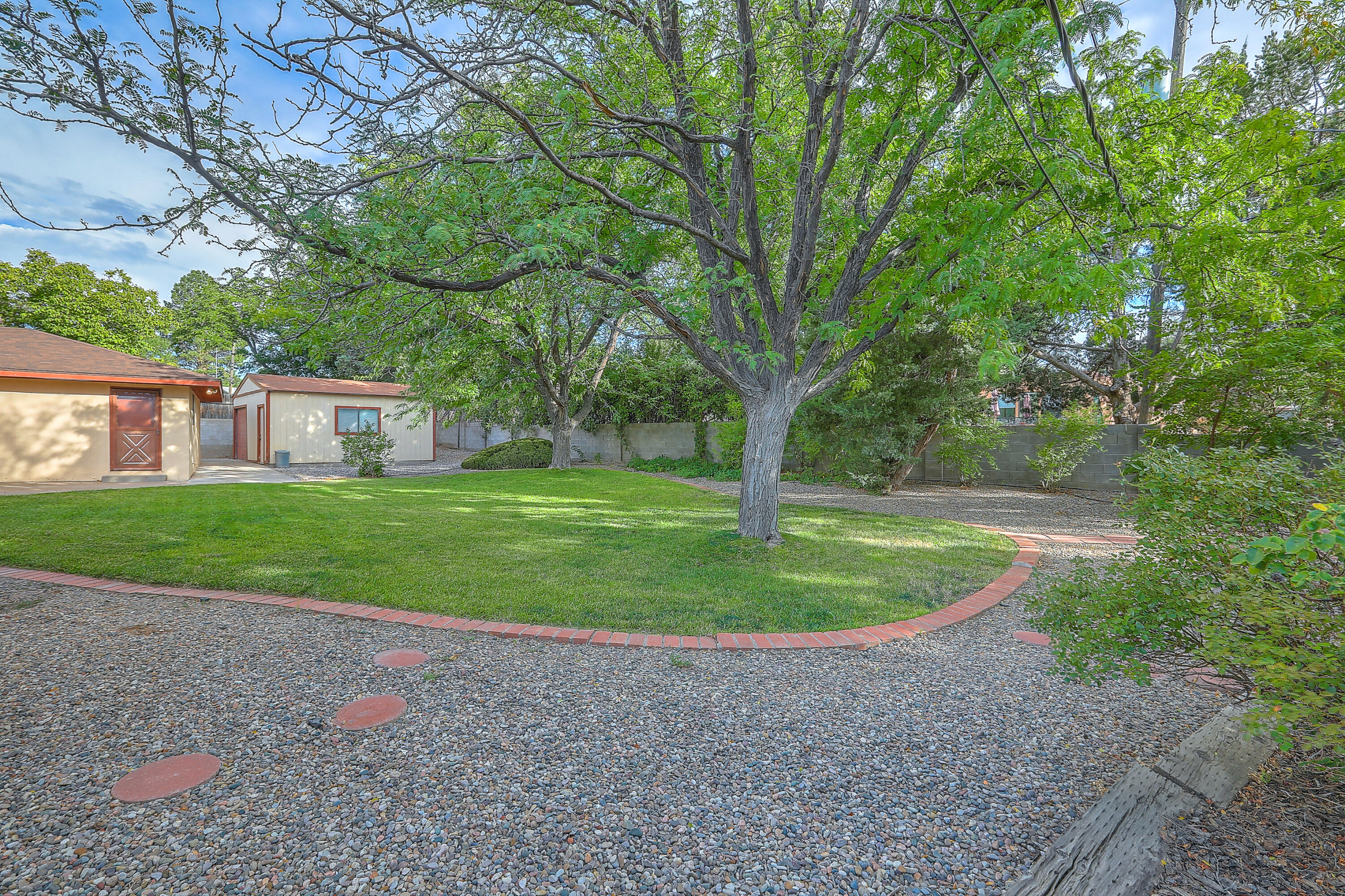 1337 Hertz Drive SE