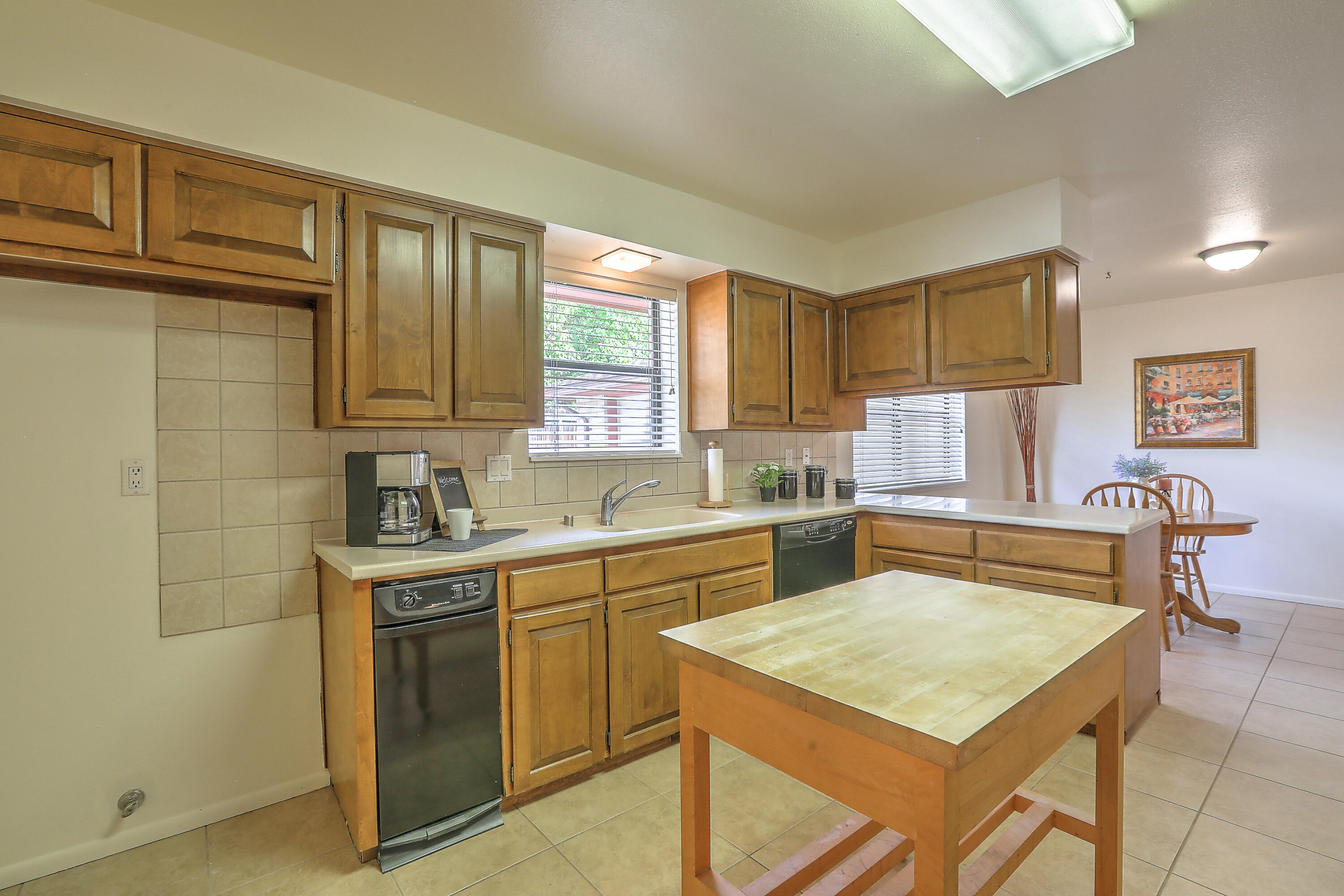1337 Hertz Drive SE