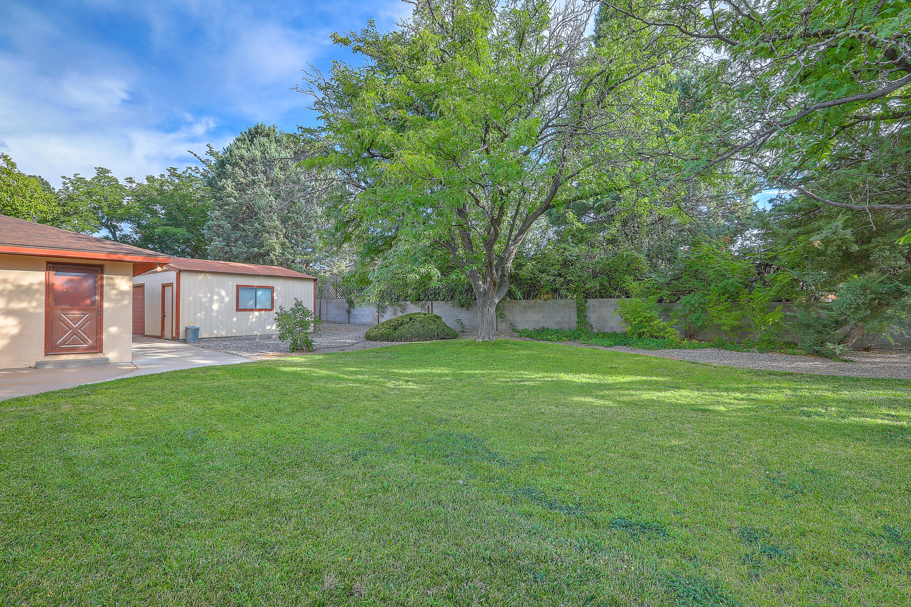 1337 Hertz Drive SE